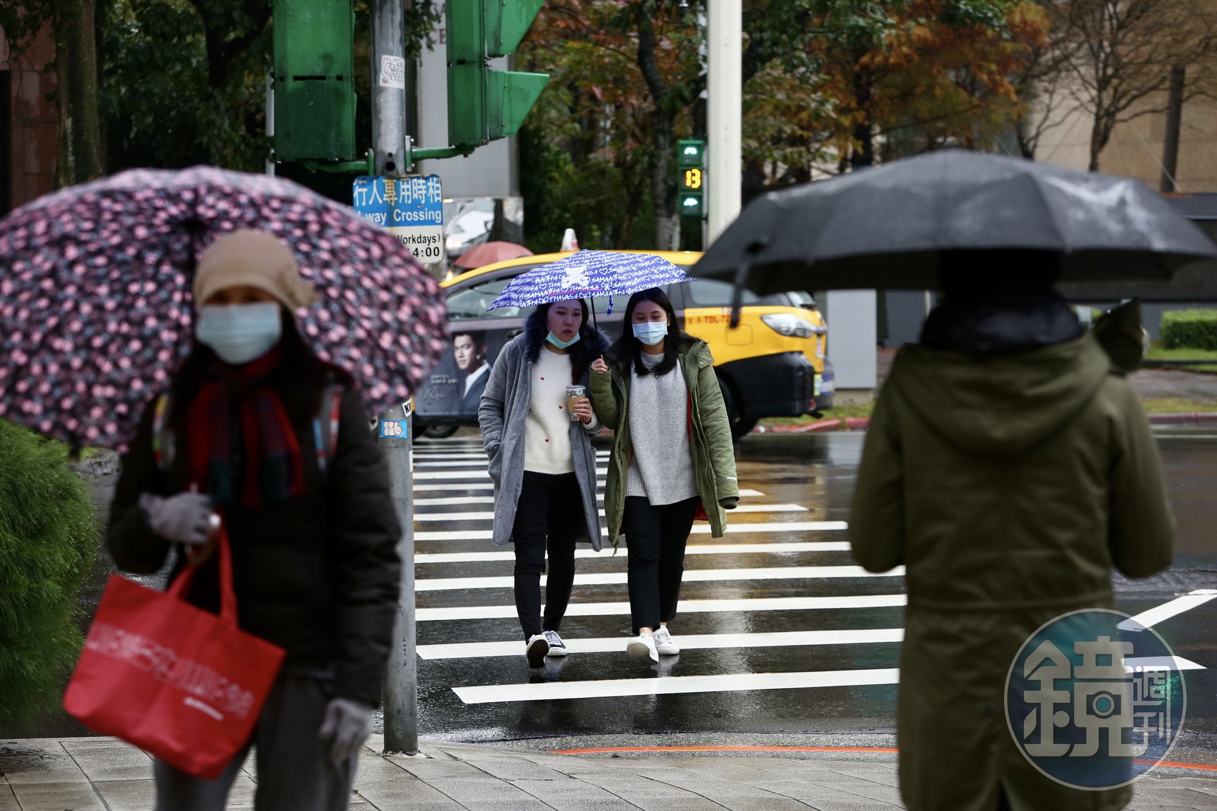 今天（23日）一波更為潮濕的大陸冷氣團南下，全台各地天氣出現明顯變化。