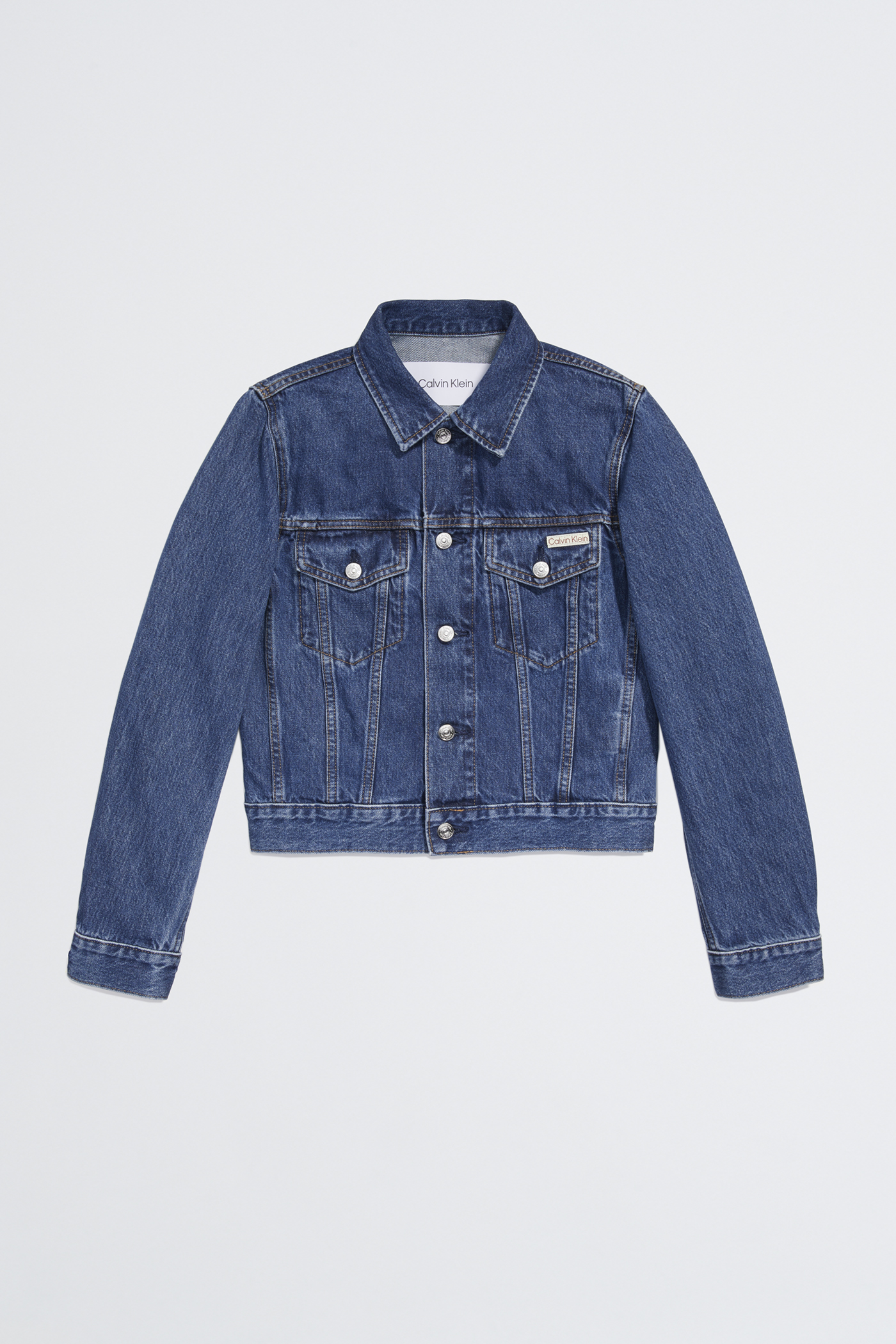 90s丹寧夾克。NT$6,980（Calvin Klein提供）