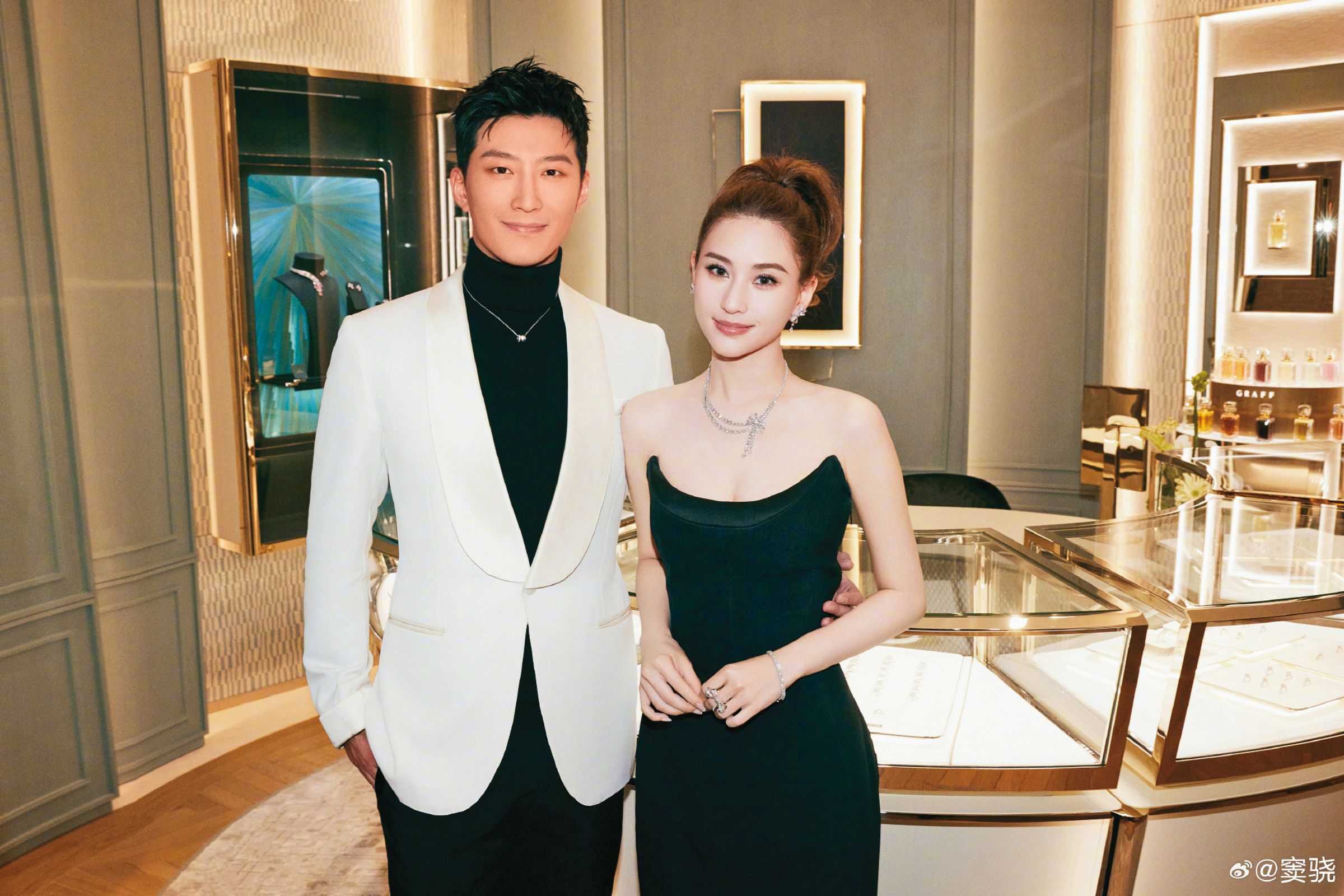 竇驍與何超蓮2023年大婚,婚後鮮少同框有傳關係生變,去年夫妻倆低調來台就醫。(翻攝竇驍微博)