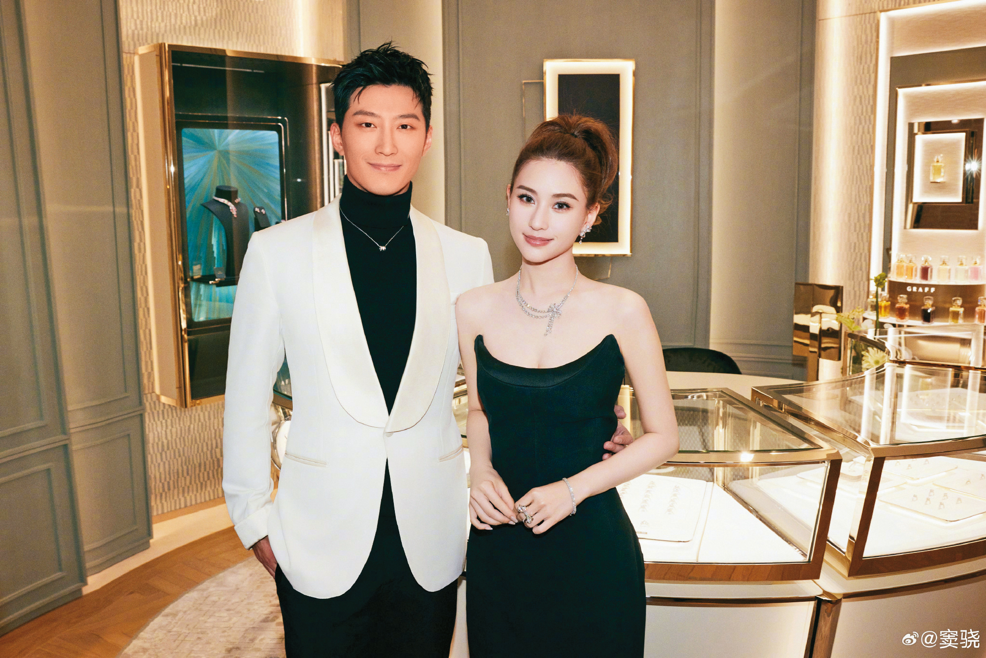 竇驍與何超蓮2023年大婚，婚後鮮少同框有傳關係生變，去年夫妻倆低調來台就醫。（翻攝竇驍微博）