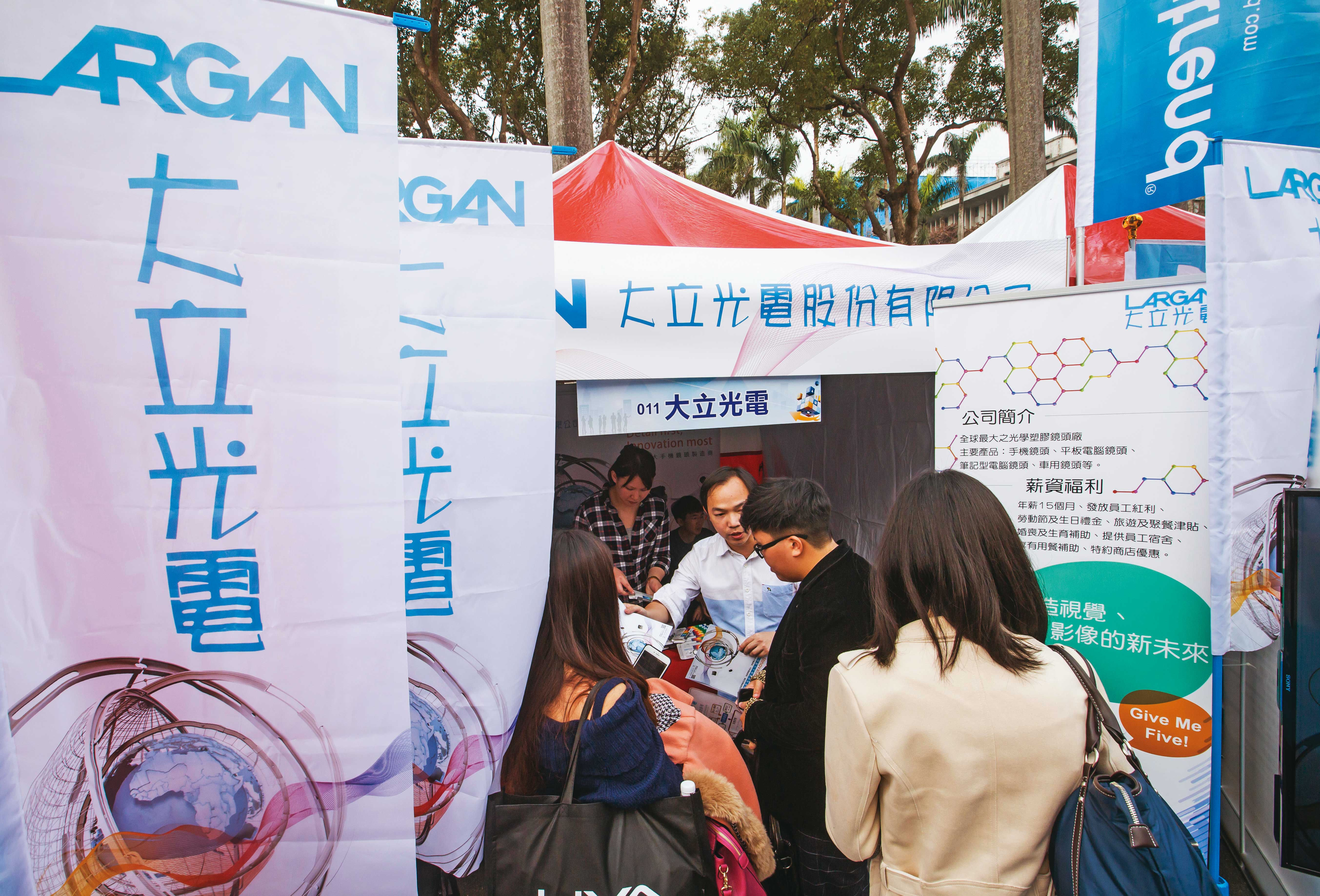 大立光除了微型鏡頭技術領先，更強化焦距、廣角、夜拍與高畫素品質，堪稱台灣之光。