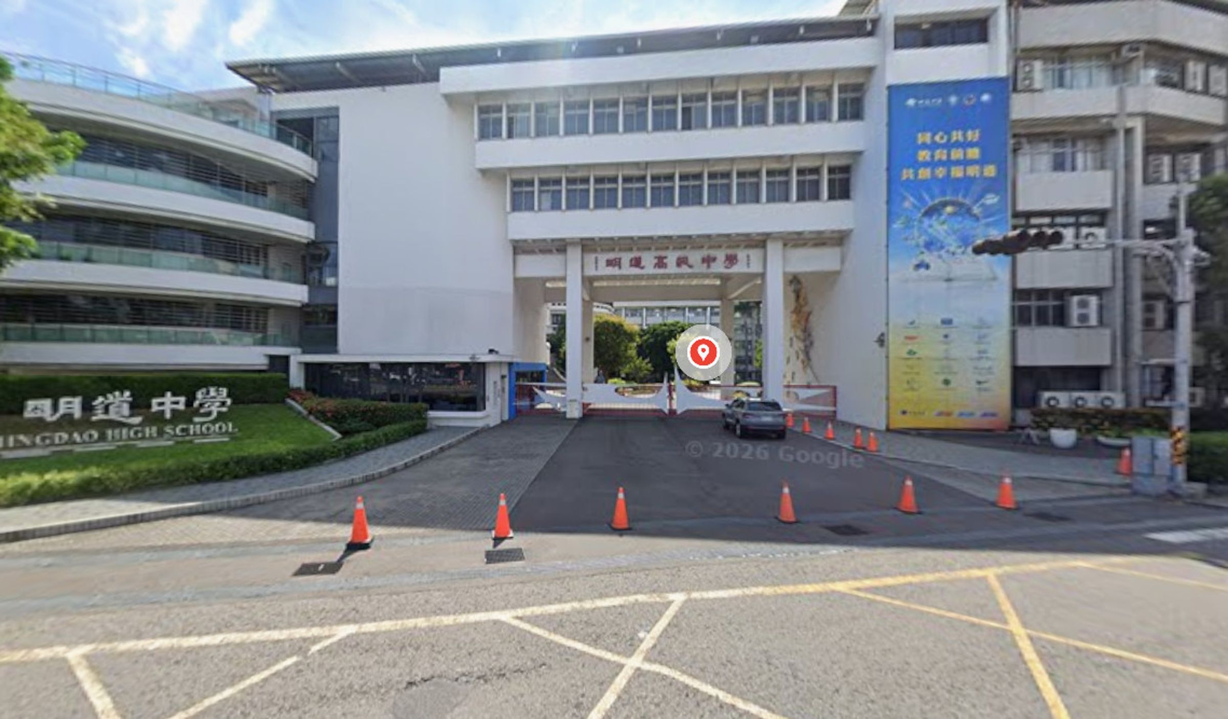 曾姓生技公司老闆違停明道中學校門口網狀線上,經教官勸阻,竟情緒失控動手打傷教官。(翻攝Google Maps)