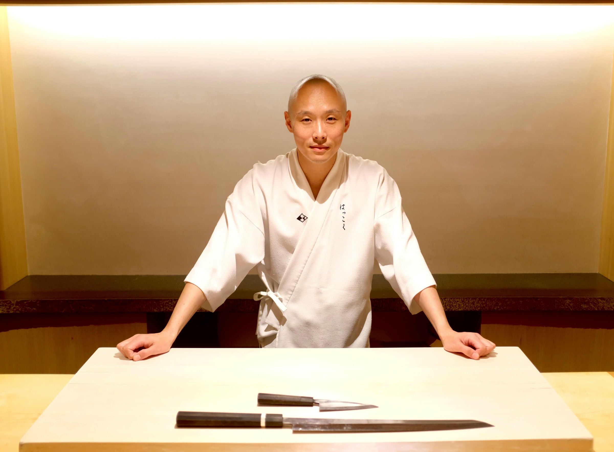 高雄「銀昇」舉辦的限定餐會,邀請到東京銀座預約困難鮨店「Hakkoku」的壽司職人佐藤博之來台客座。(銀昇提供)