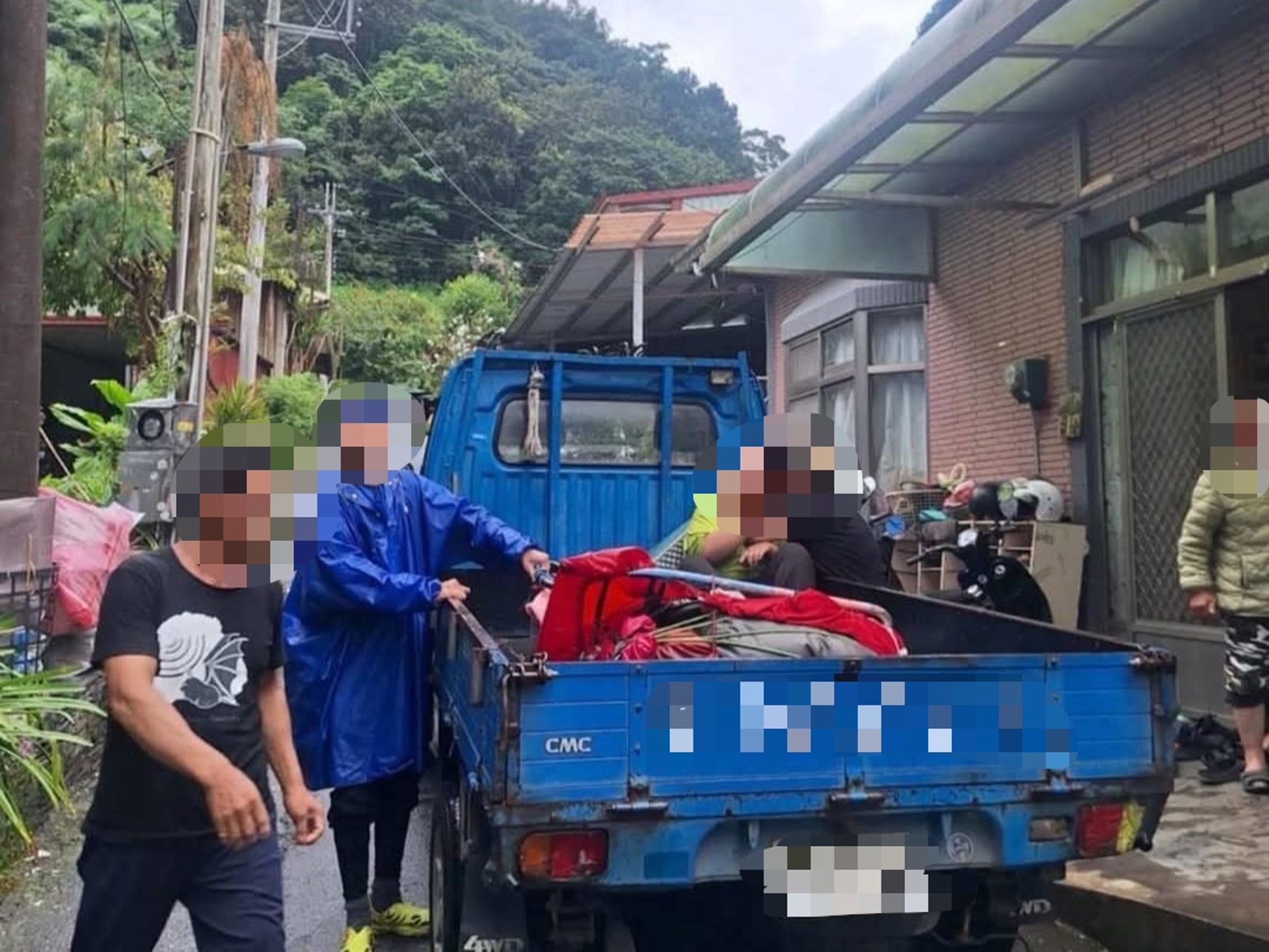 14日下午3時,消防局接獲通報,確認張姓夫妻已自行下山返抵部落,身體狀況良好。(翻攝自靠北登山大小事)