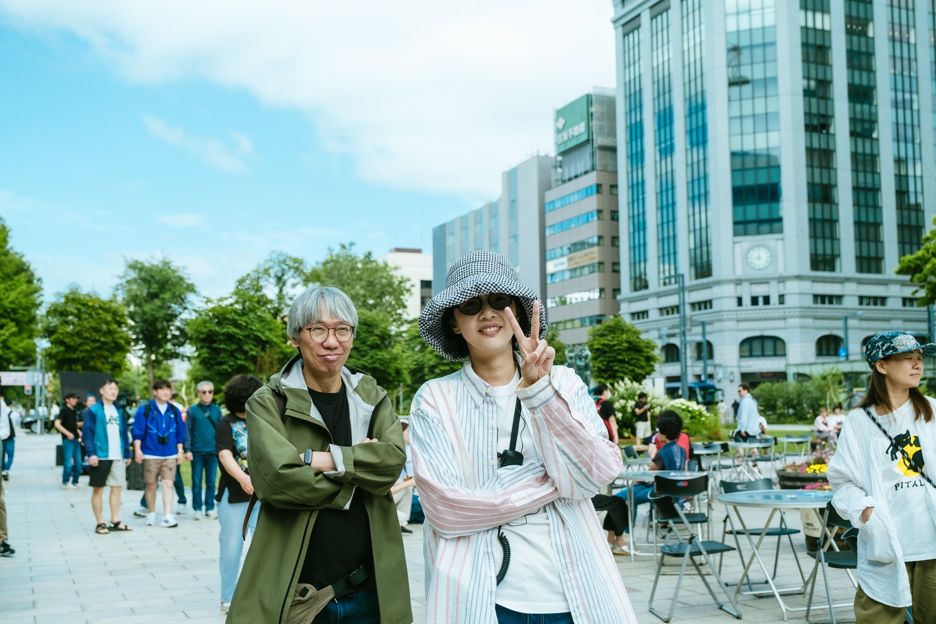 編導何妙祺（右）將監製陳慶嘉（左）視為師父。（甲上提供）