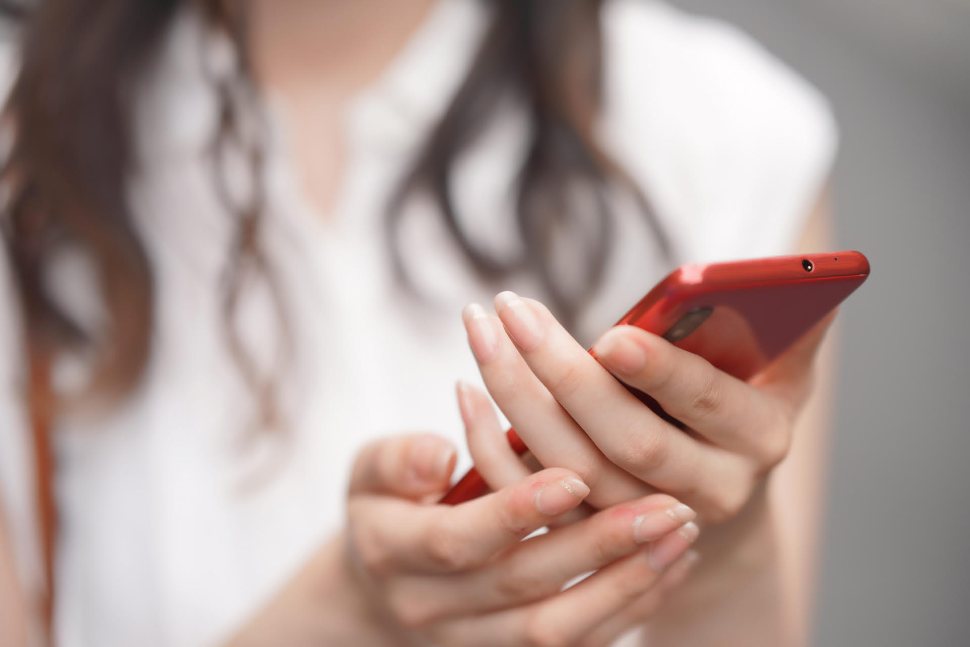 網友發現Threads只要長按小飛機圖示就能快速複製貼文連結，網上被這種實測文洗版。（示意圖，photoAC）