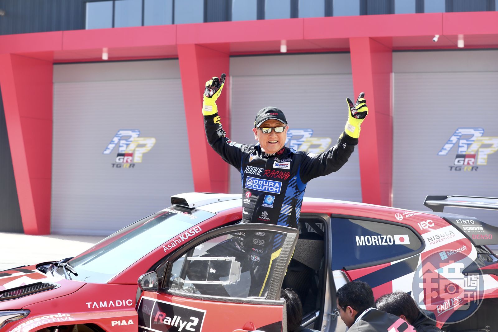 豐田章男駕駛GR Yaris Rally2甩尾登場。