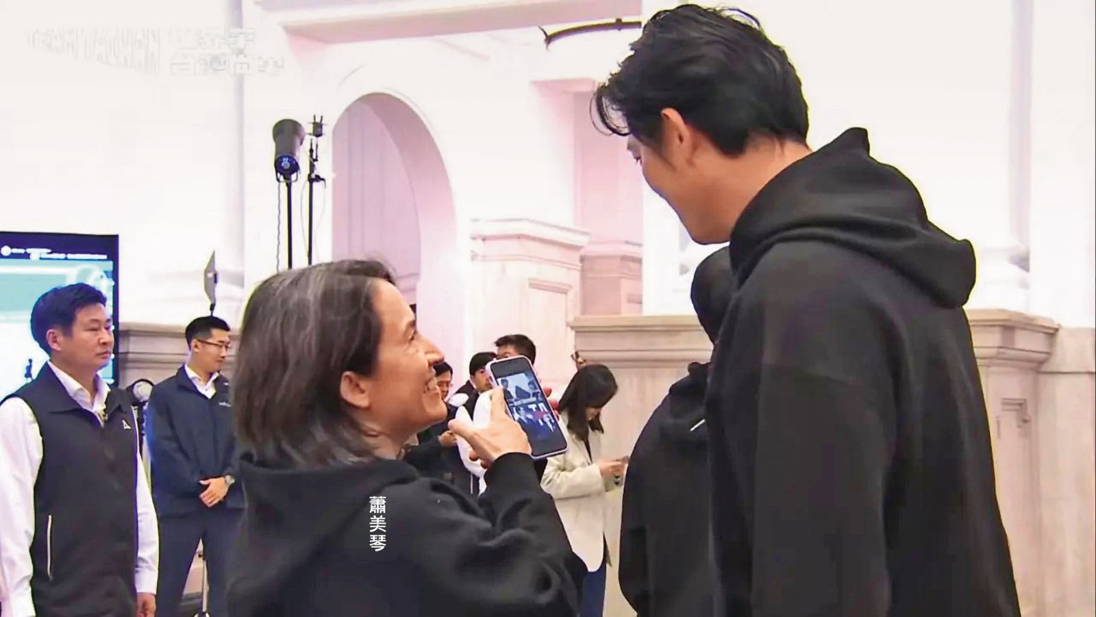 副總統蕭美琴的行動電話等個人資料也遭外洩至中國,增加維安風險。(翻攝總統府事務室YT)