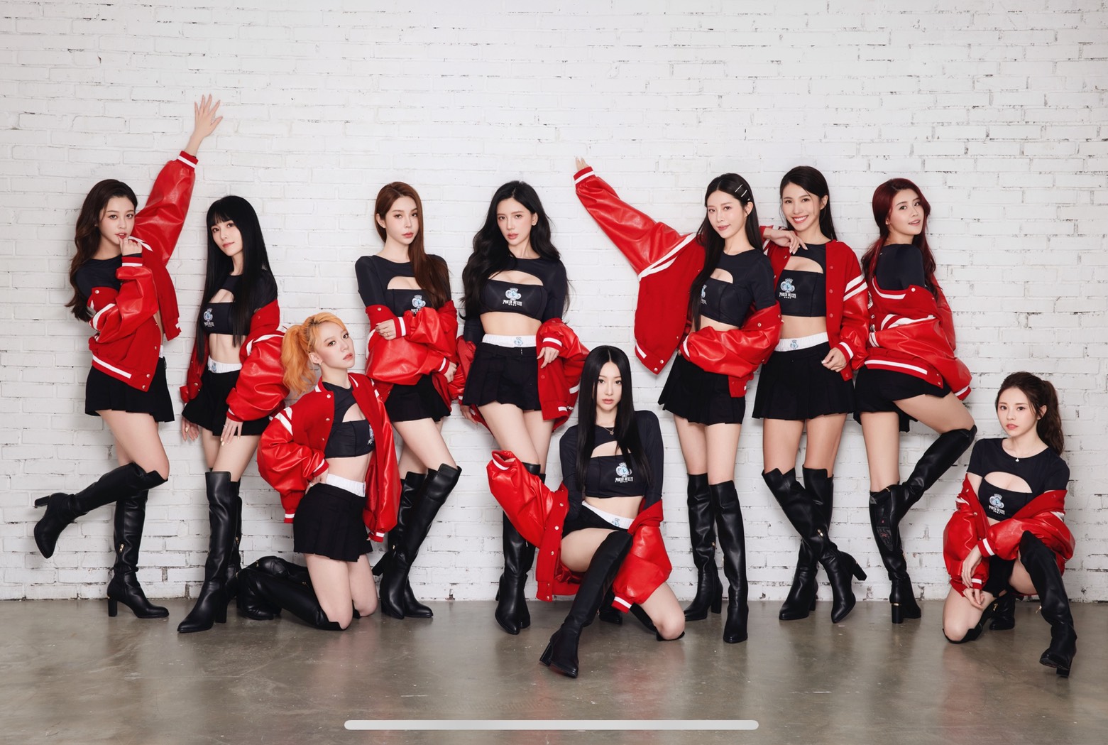 浪凡網路科技旗下女子競技戰隊成軍逾一年，於 18 個月內累積近千場實戰經驗，並持續參與國內外多項策略競技賽事，逐步展現穩定競技能量，成為集團競技內容布局的重要實績基礎。