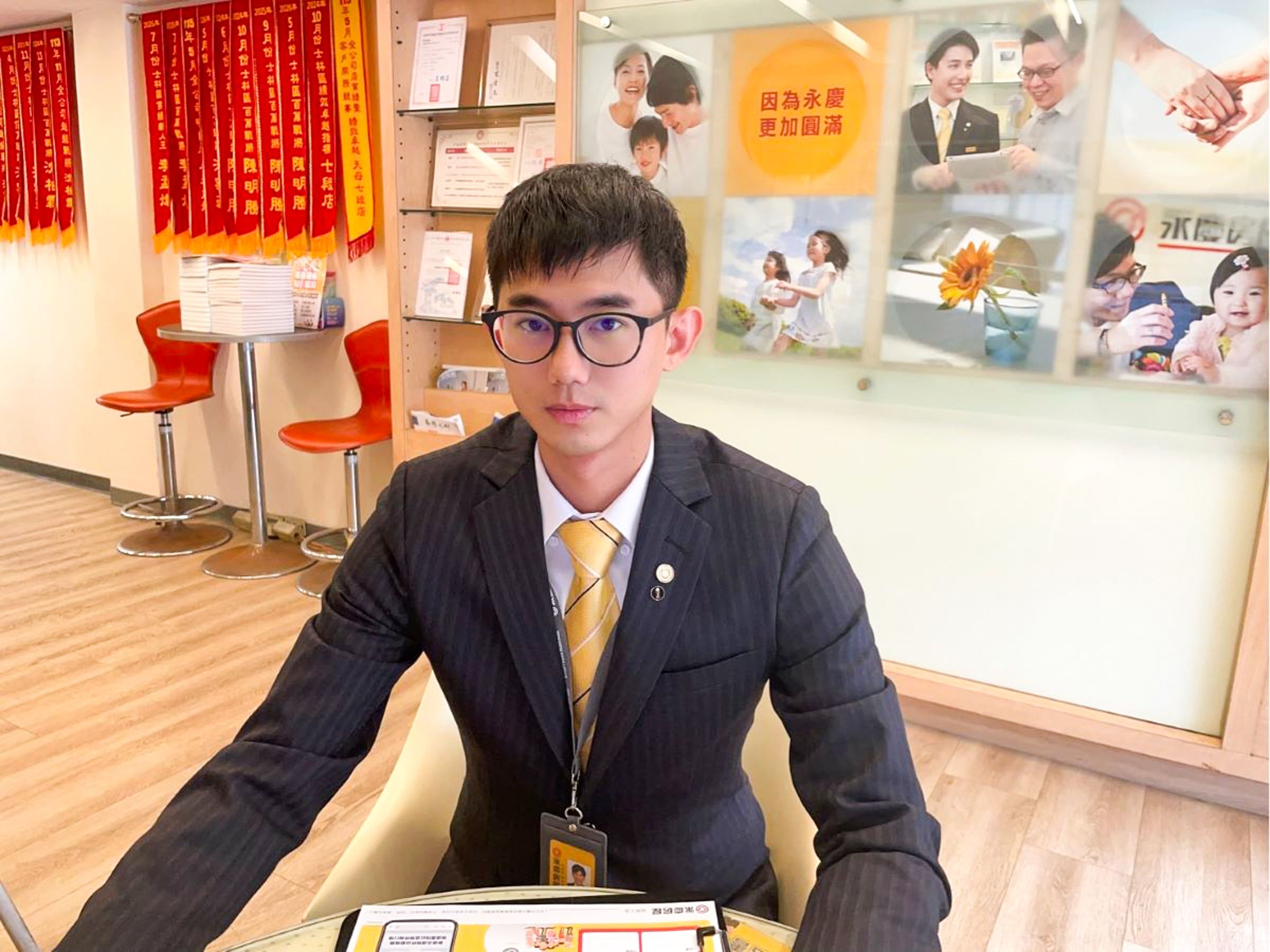 經紀人員李孟煒分享，AI智能教練讓他能在零壓力的情況下模擬不同服務情境，AI回饋的建議能讓他自我檢視並修正。