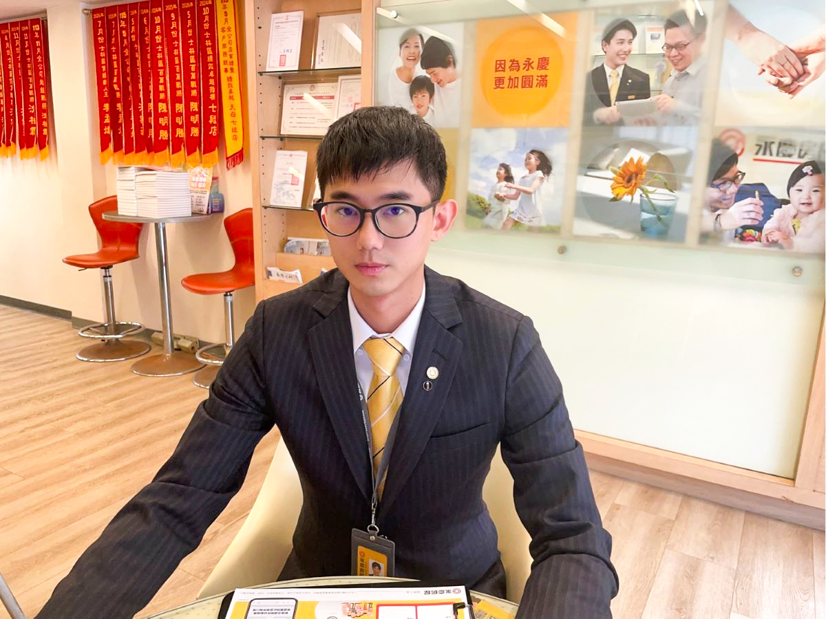 經紀人員李孟煒分享，AI智能教練讓他能在零壓力的情況下模擬不同服務情境，AI回饋的建議能讓他自我檢視並修正。