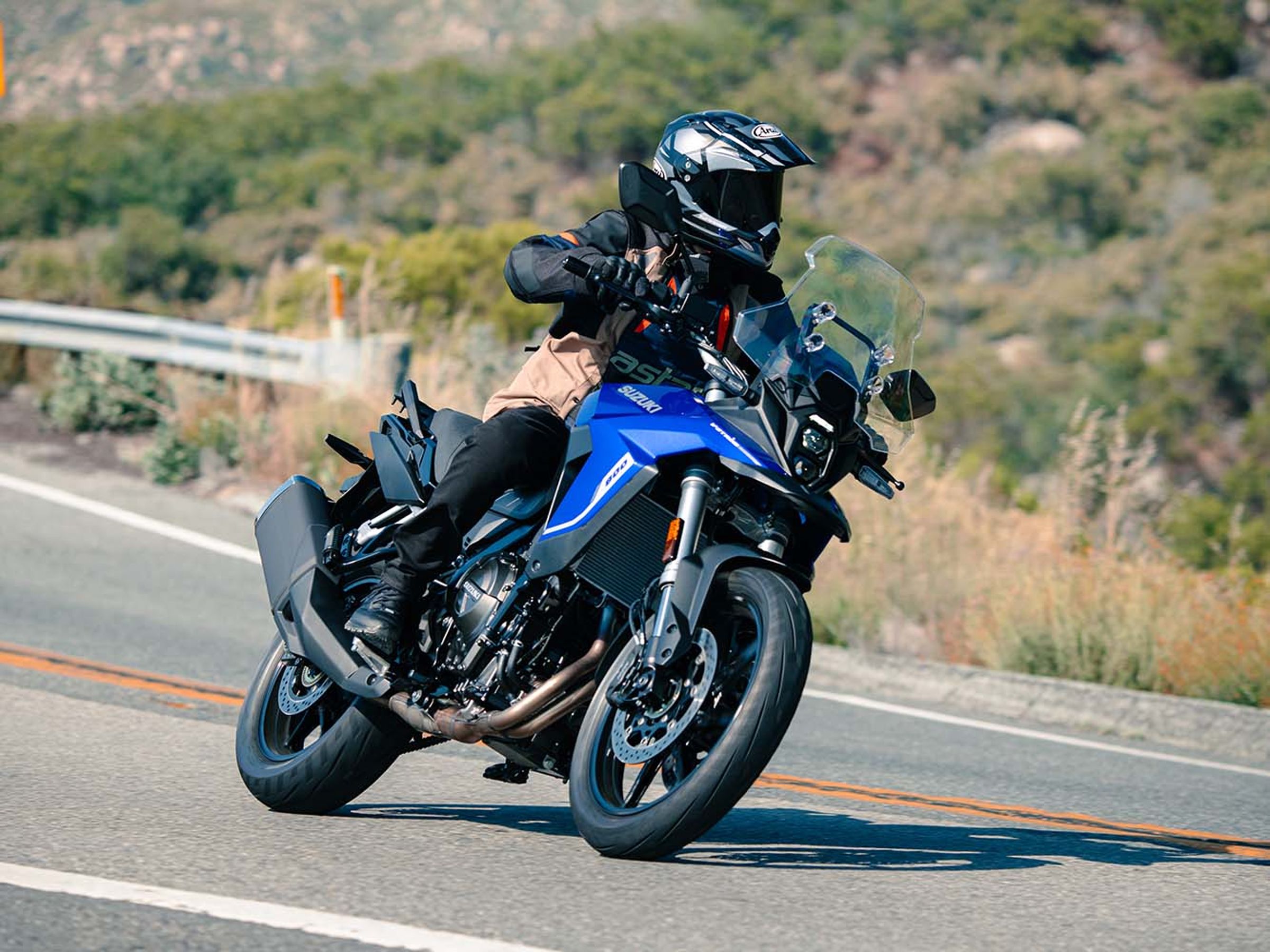 多功能冒險車V-STROM 800建議售價46.8萬。