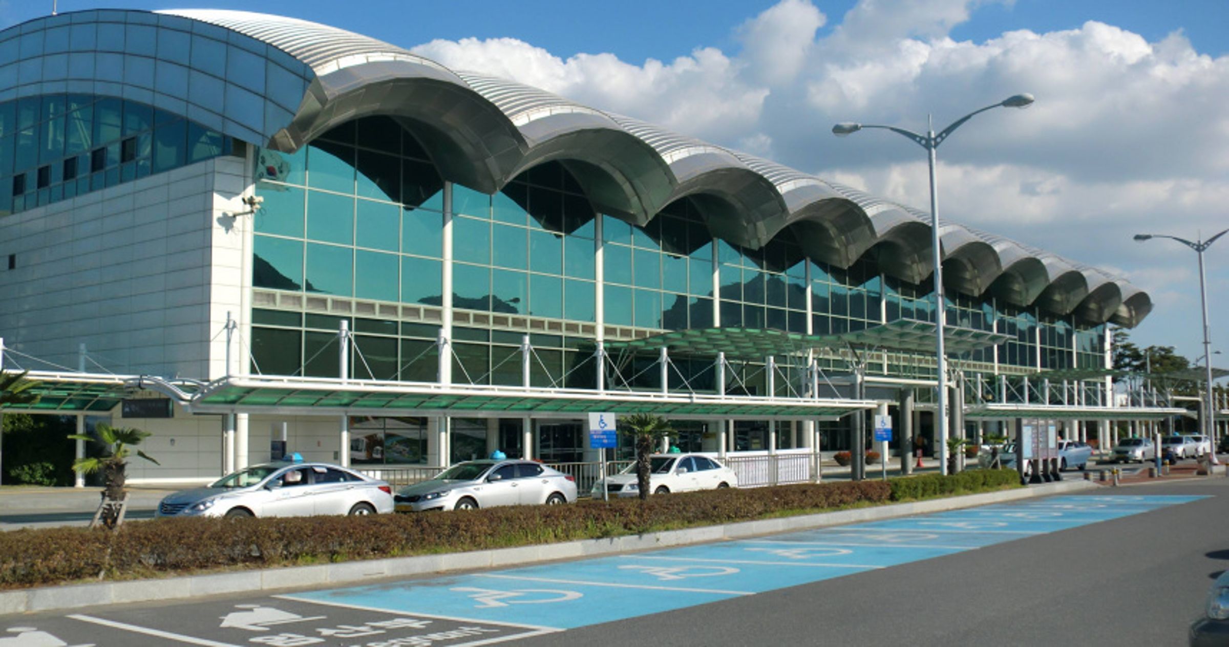 麗水機場(圖)與日前發生空難的務安機場有著相同設計,引發熱議。(翻攝自維基百科)
