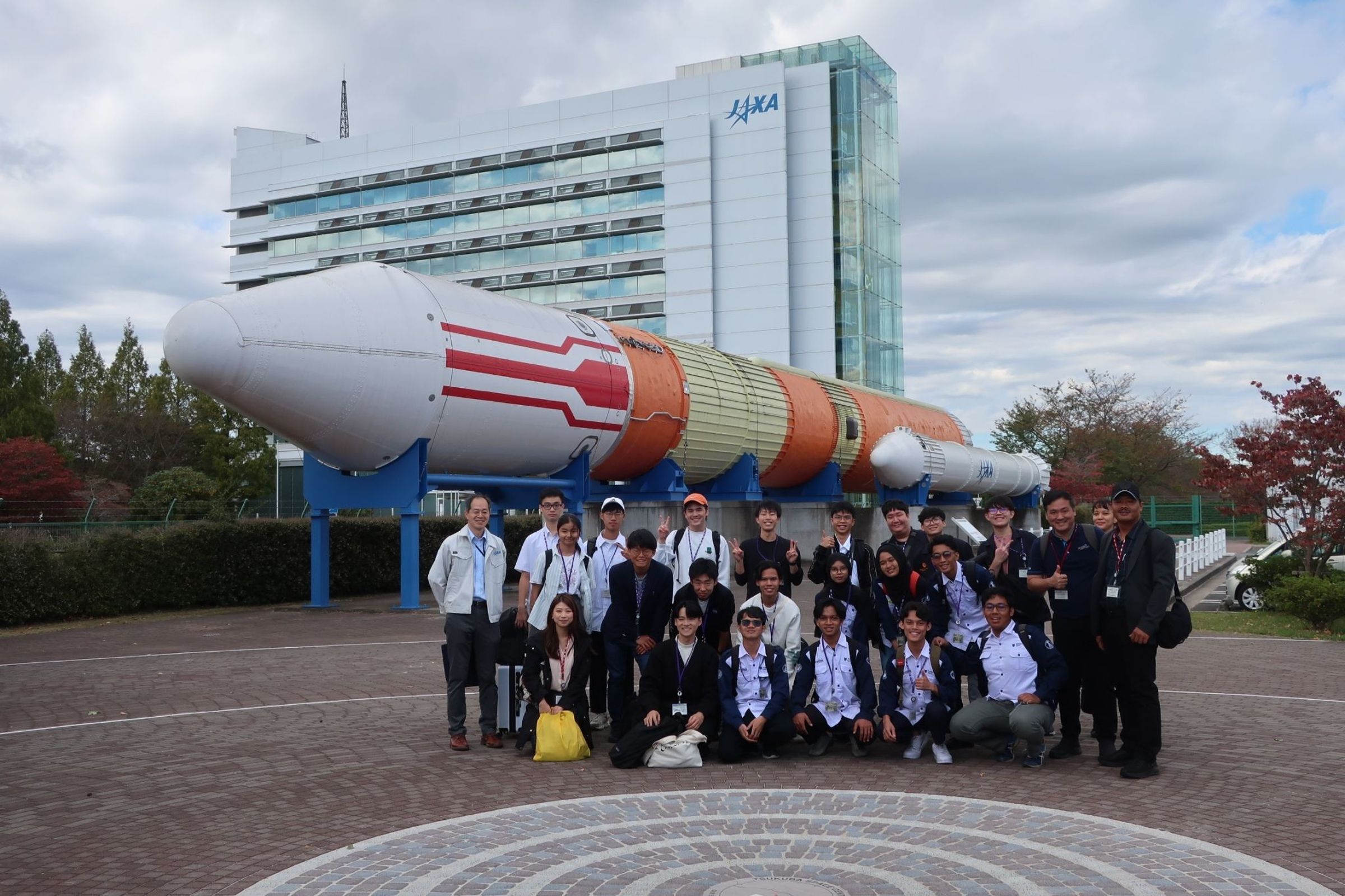 國家太空中心TASA率隊前往日本參賽。並參訪JAXA筑波太空中心。(TASA提供)