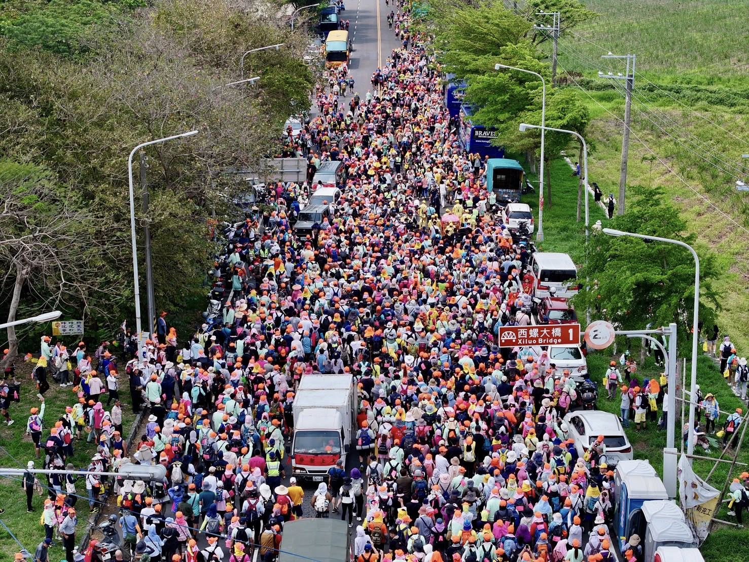 白沙屯進香變調？他力挺香燈腳「99.9%都很優質」。（翻攝白沙屯拱天宮臉書）