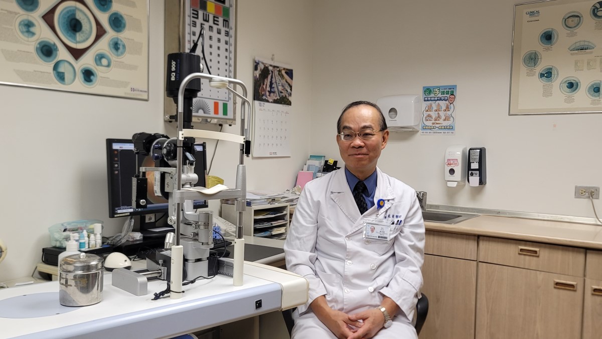 林男與新光醫院調解不成,怒控眼科主任鄭成國醫療過失傷害。(讀者提供)