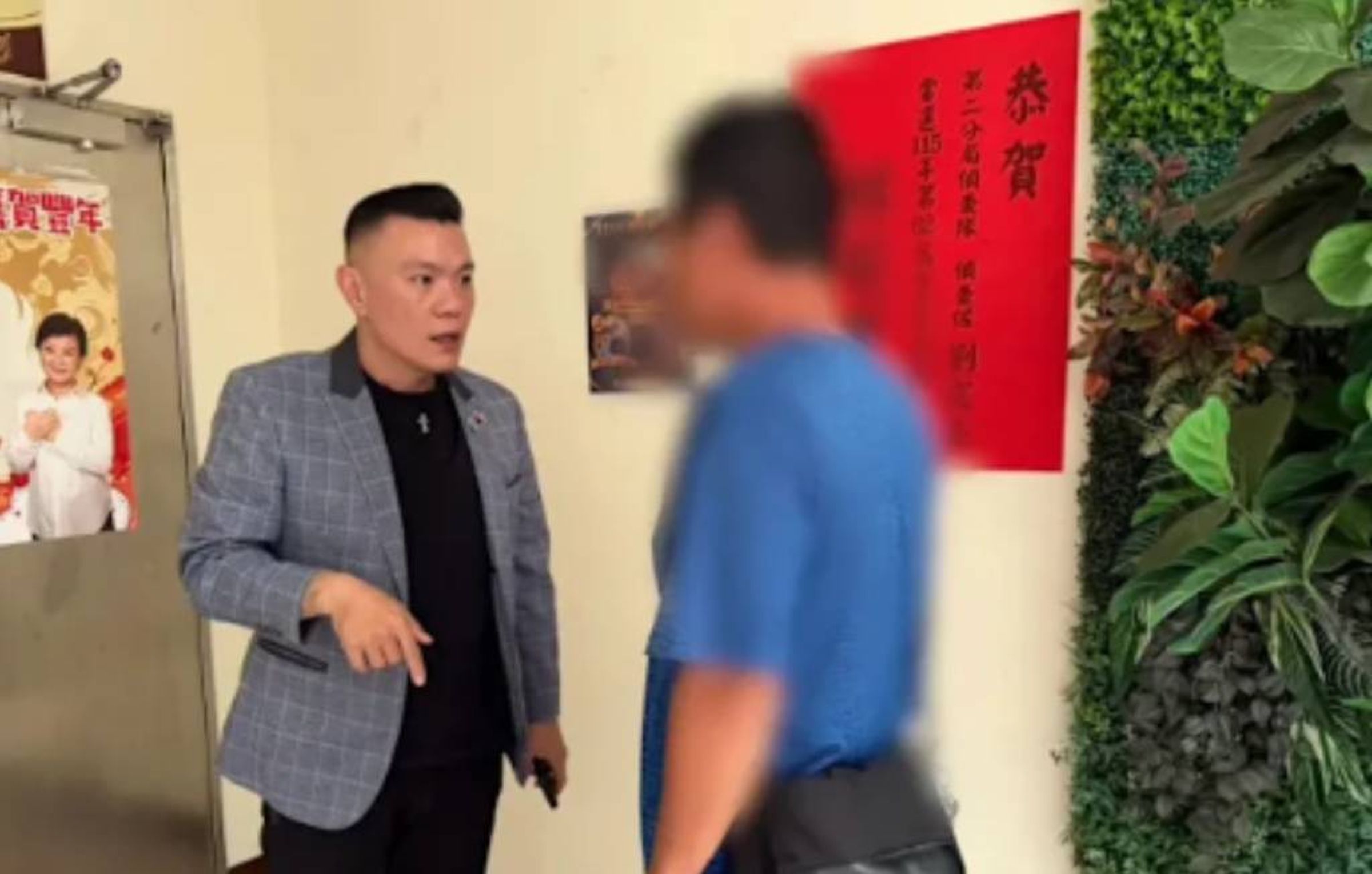 少女父親（右）從澎湖來，感謝市議員江和樹協助。（江和樹提供）