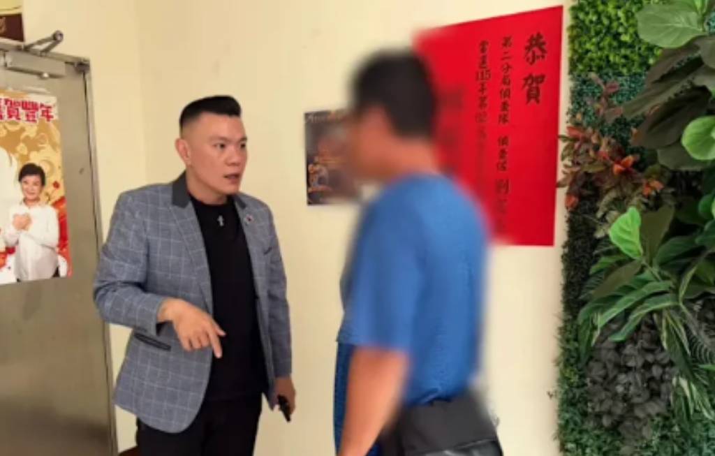 少女父親（右）從澎湖來，感謝市議員江和樹協助。（江和樹提供）