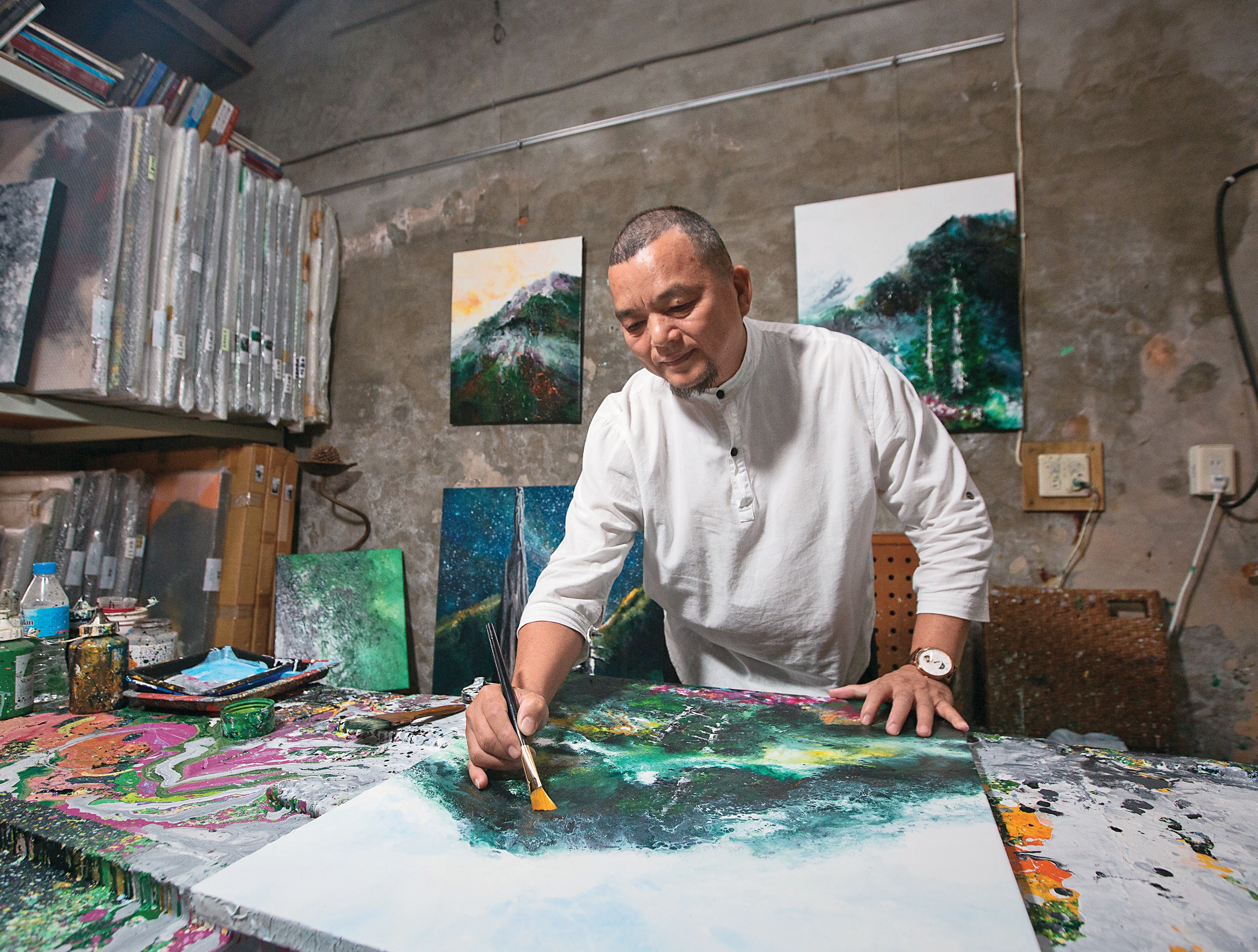 陳炳臣畫畫從不刻意塑造風格，只思考什麼畫法最適合自己想表達的，反成就獨一無二的畫風。