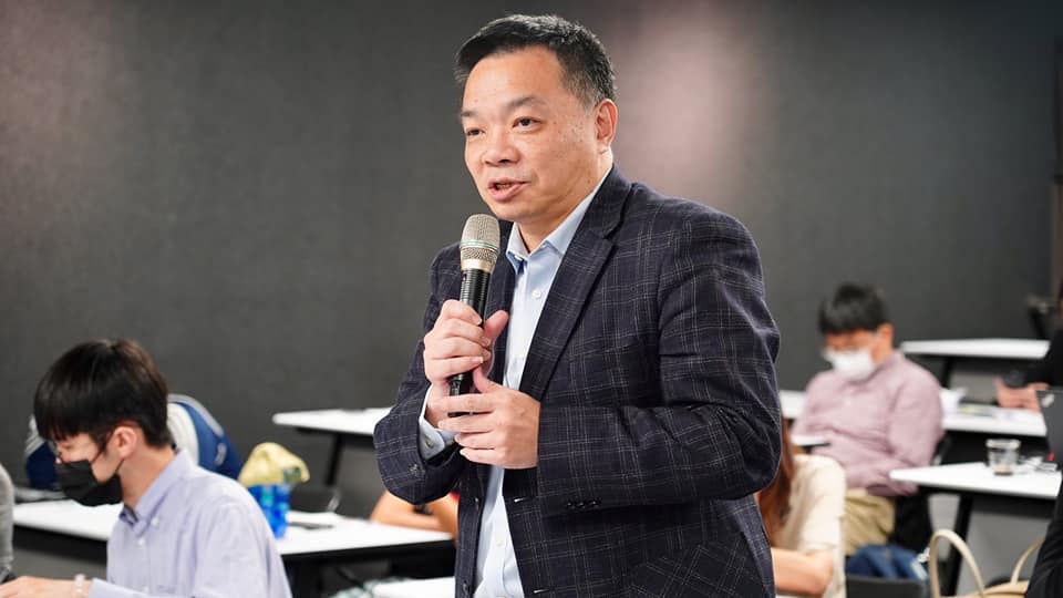 針對虐童案，華人權協會理事長高思博主張應修法，讓無期徒刑不得假釋。（翻攝自高思博 A Po臉書）