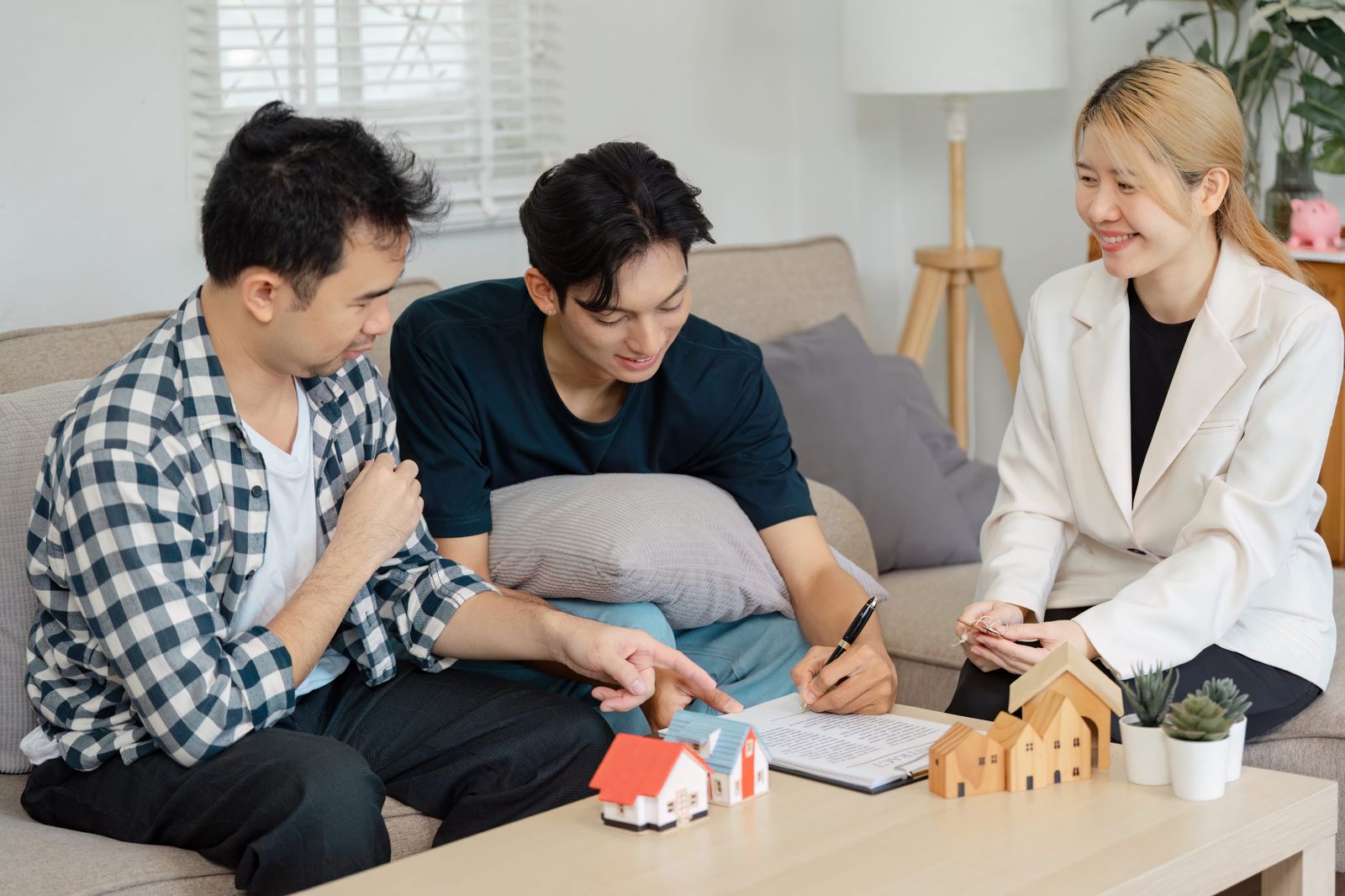 在通膨壓力、租屋負擔與房價門檻持續墊高之下,年輕族群對買房時機的焦慮也正悄悄升溫。(圖片來源:123圖庫)