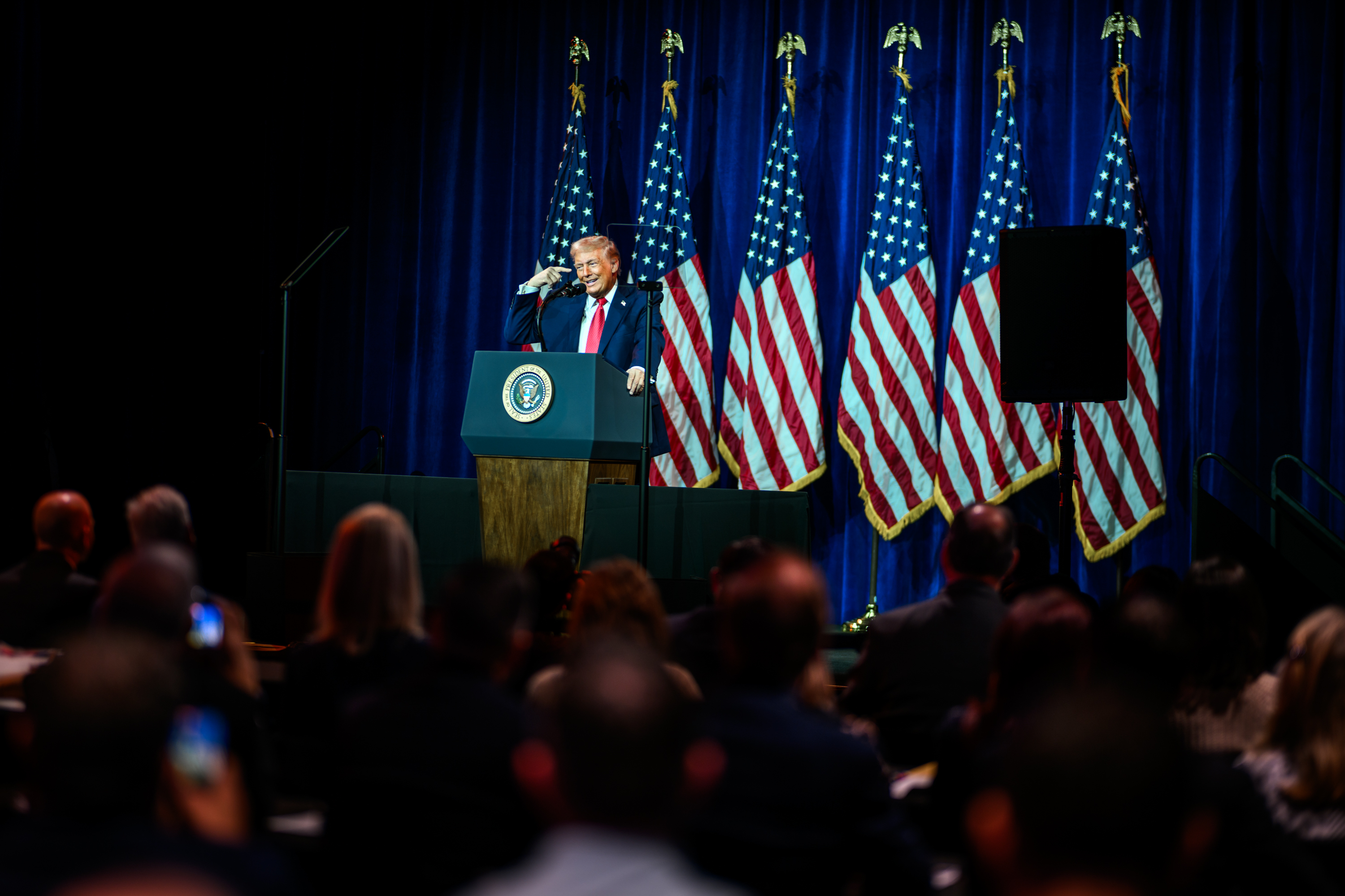 川普表示，委內瑞拉將移交石油，屆時會按市價出售，所得款項將由川普監管。（翻攝自flickr@The White House）