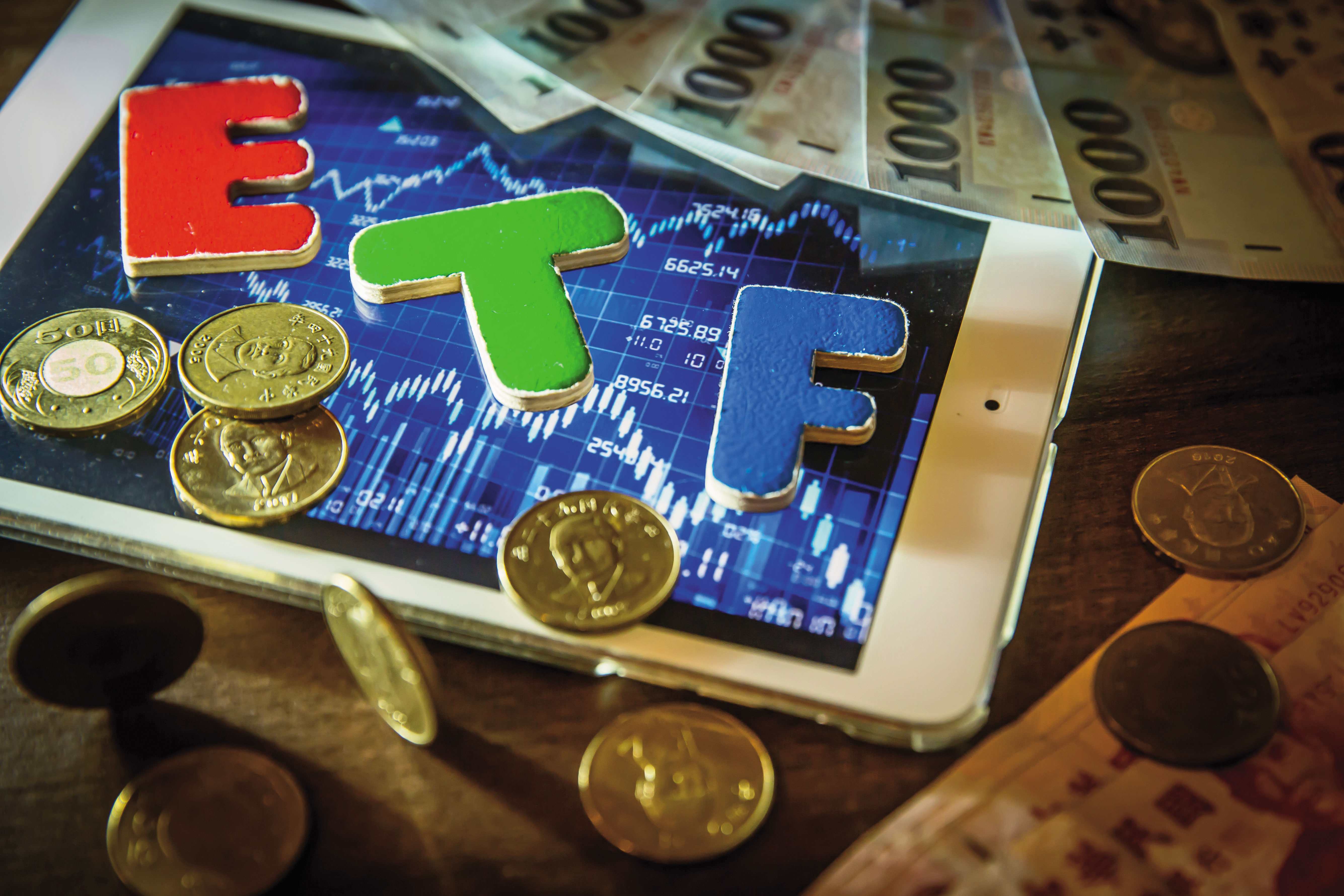 市值型ETF成分股定期汰弱留強，只要抱緊就能和市場上最好的公司一起成長。