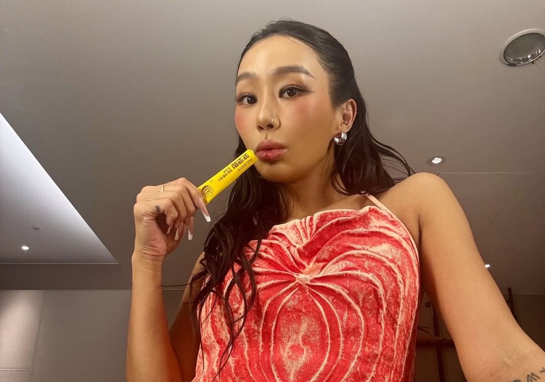 南韓女星孝琳27日晚間驚傳她有突發狀況，緊急送往醫院，其經紀公司晚間發出聲明，宣布孝琳最終難以參與演出。（翻攝自rehyolyn.official IG）