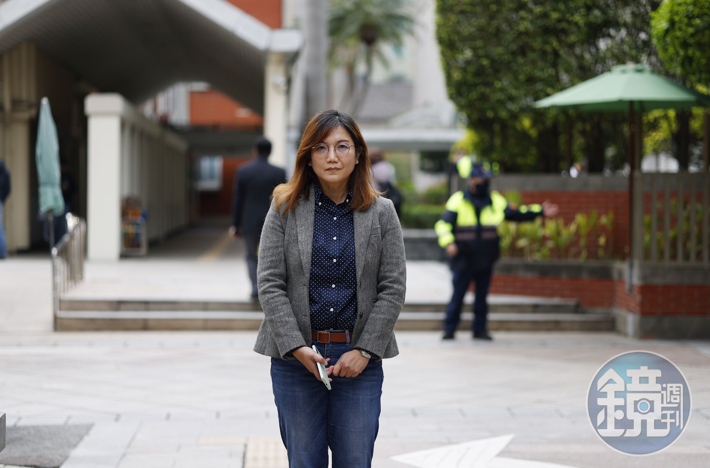 嚴婉玲十年前擔任反黑箱服貿民主陣線執行秘書,後續擔任社會民主黨創黨祕書長。