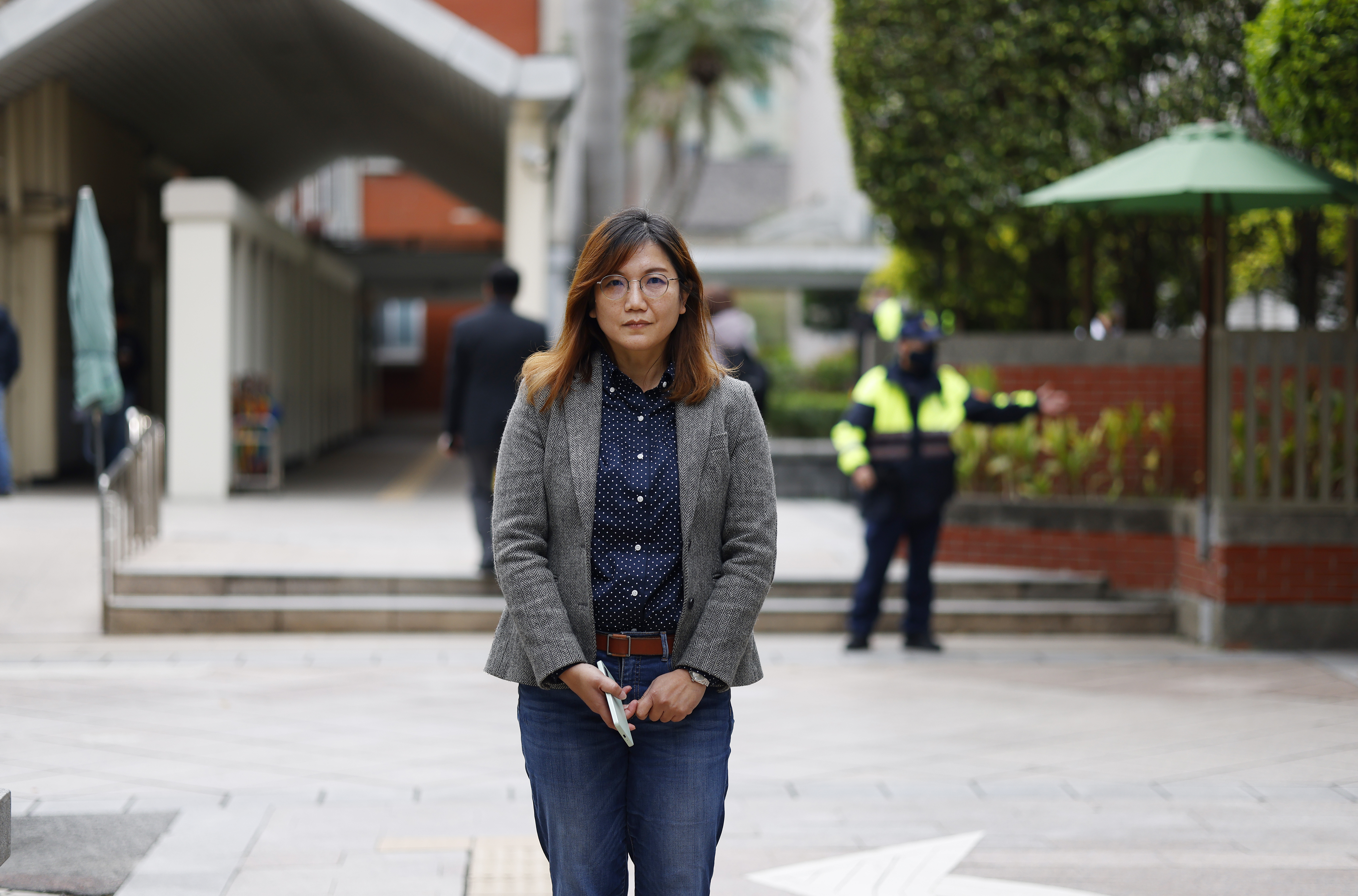嚴婉玲十年前擔任反黑箱服貿民主陣線執行秘書,後續擔任社會民主黨創黨祕書長。