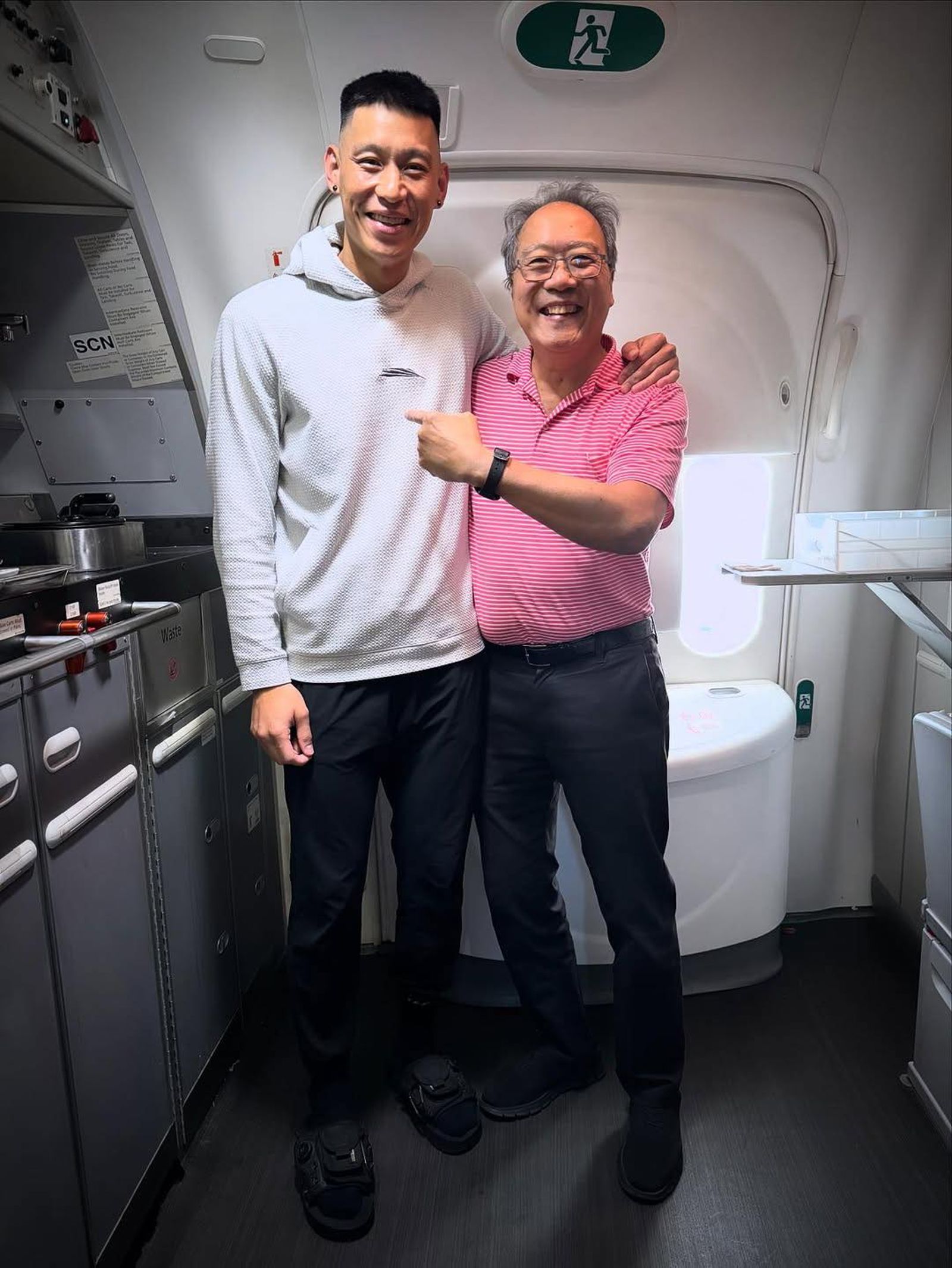 林書豪和馬友友合照，被盛讚是「傳奇遇上傳奇」。（翻攝Jeremy Lin 林書豪 臉書）