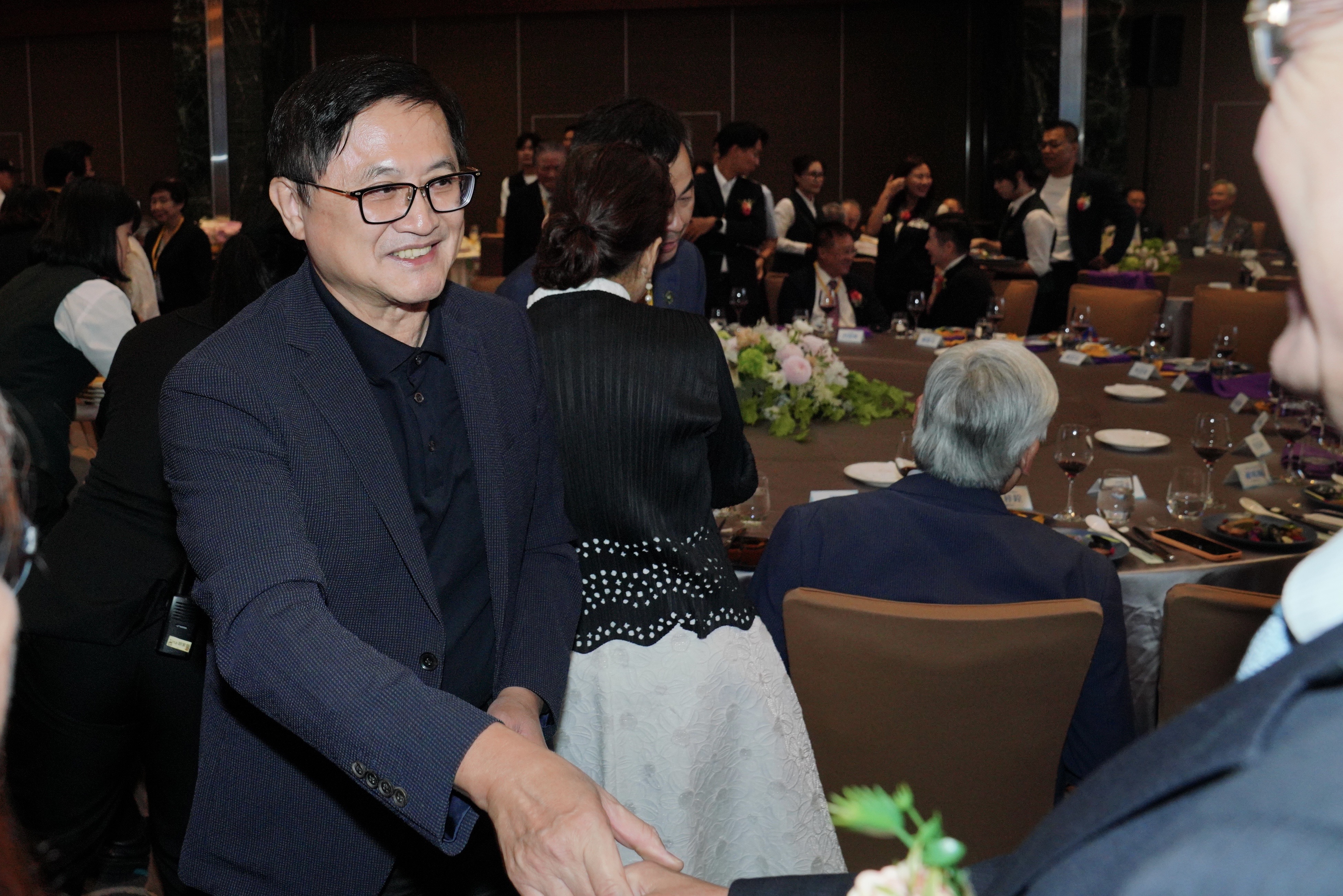 面對川普關稅的適法性議題，和碩集團董事長童子賢建議以「靜觀其變」的態度觀察。