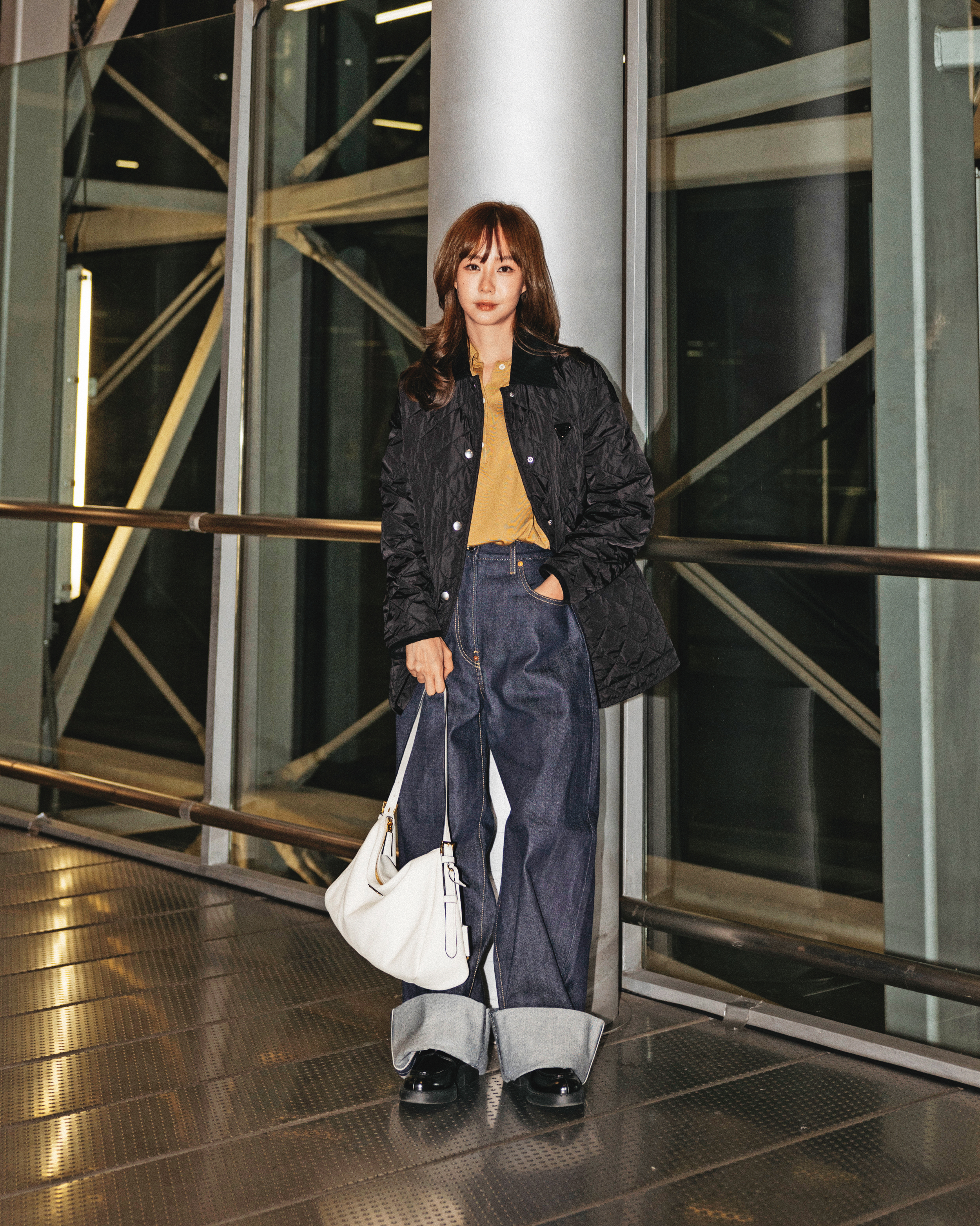 PRADA新任品牌大使、泰國人氣演員Toey Jarinporn Joonkiat已示範Aimée包款的穿搭look。(PRADA提供)