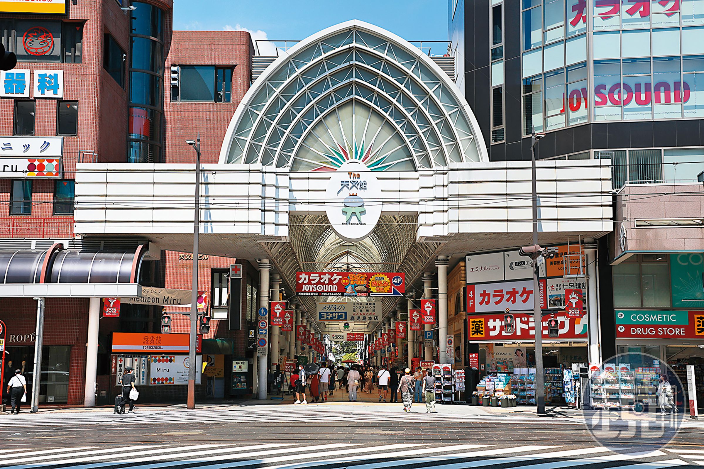 天文館是鹿兒島最熱鬧的商店街，集合多家百貨公司、餐廳與藥妝店鋪。