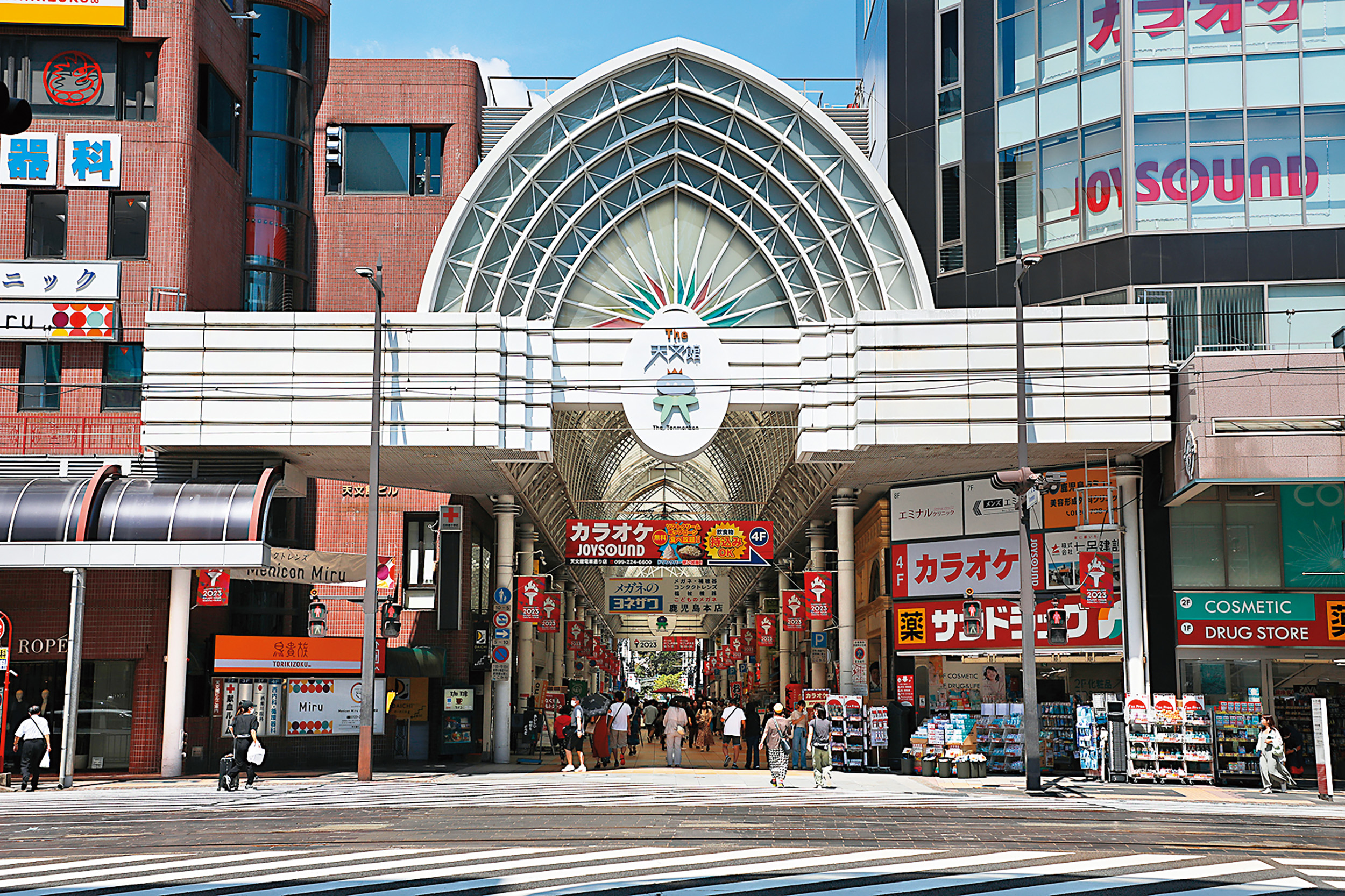 天文館是鹿兒島最熱鬧的商店街,集合多家百貨公司、餐廳與藥妝店鋪。