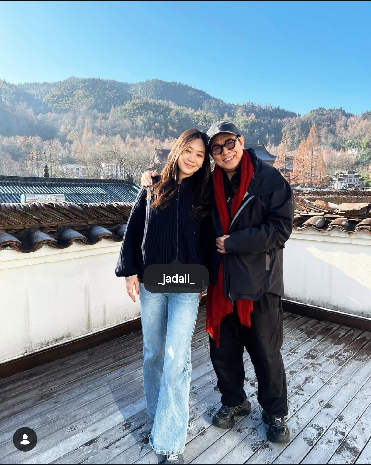 李連杰陪伴Jada克服憂鬱症，父女感情超好，去年還與她一起去了中國的九華山。（李連杰IG）