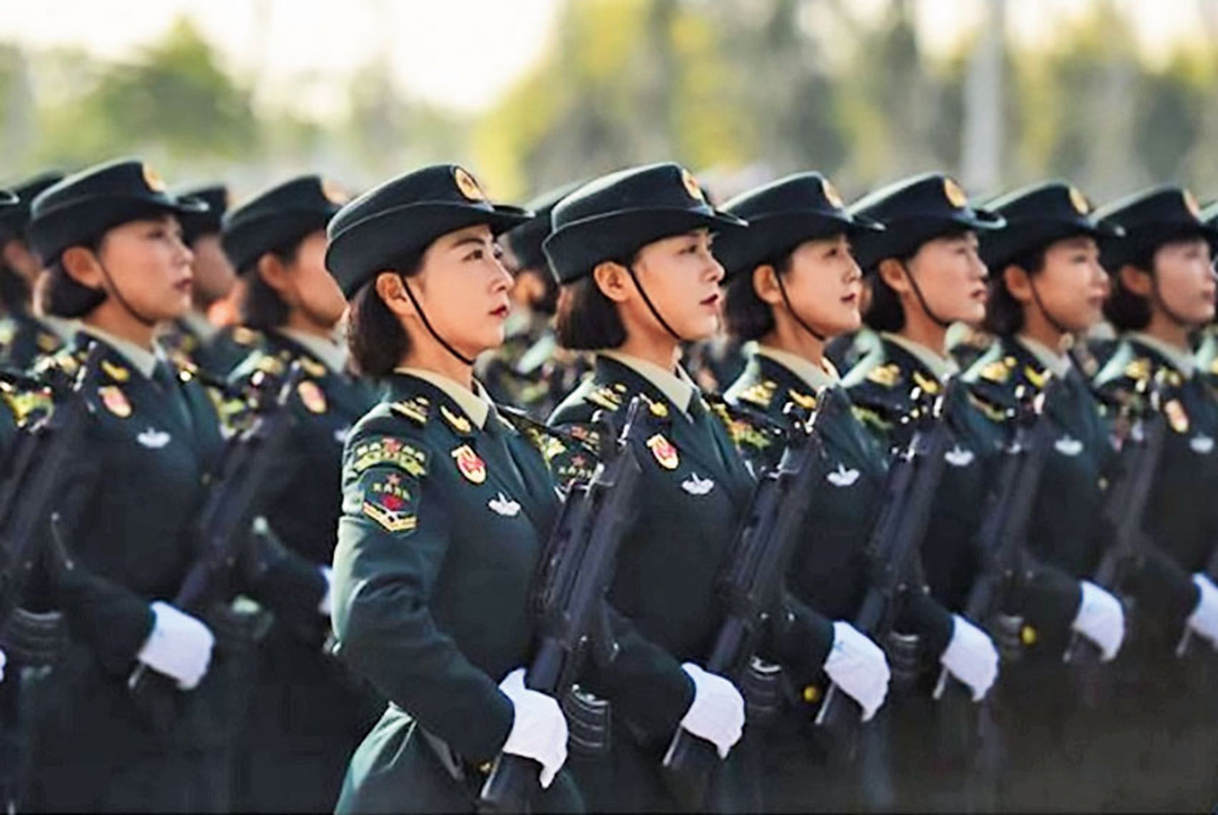 李女出身中國黑龍江省，還曾向許男表示自己在中國念過軍校、當過解放軍。示意畫面。（翻攝中國軍網微博）