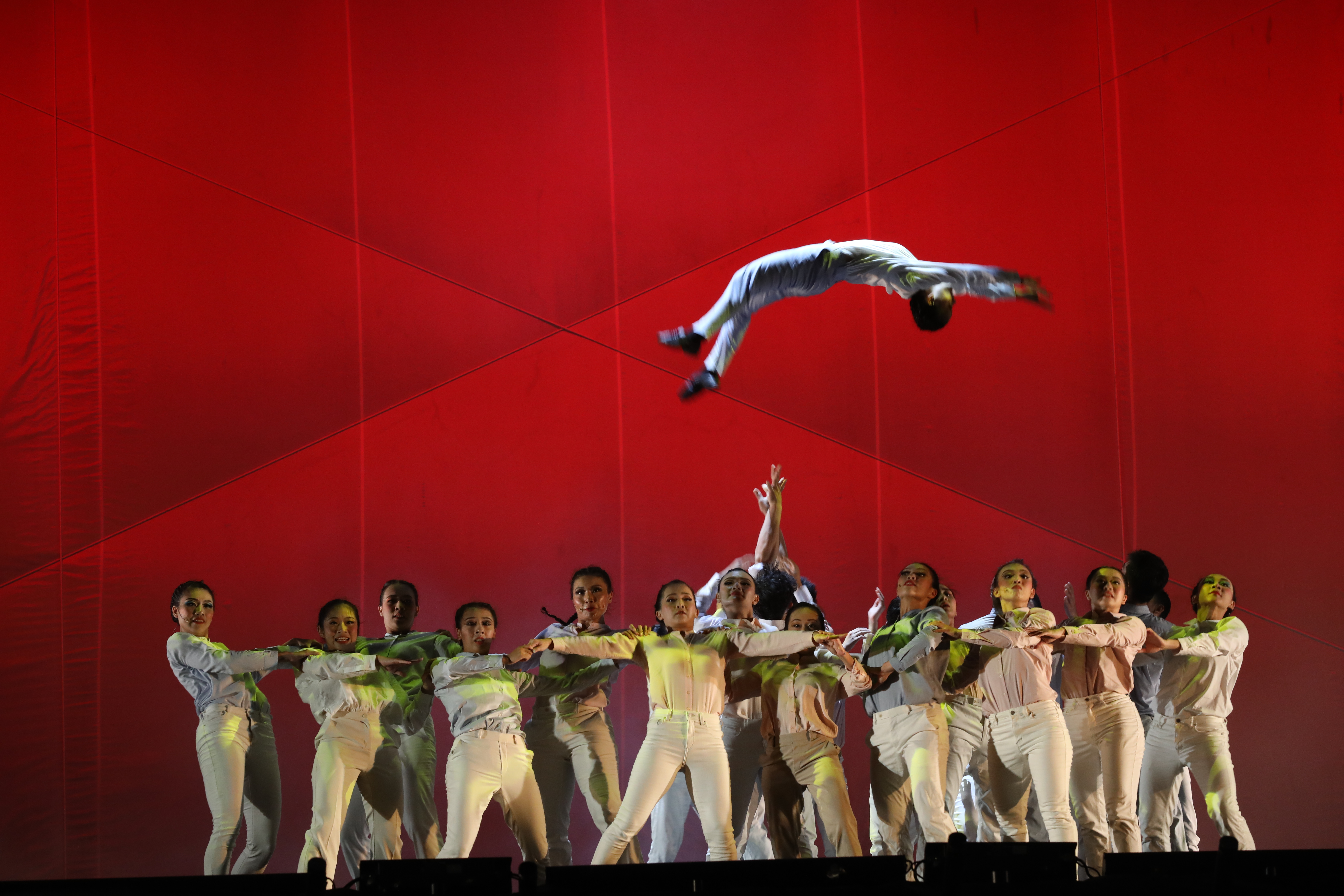 台灣特技團在《台灣幻想曲》演出精彩絕倫。