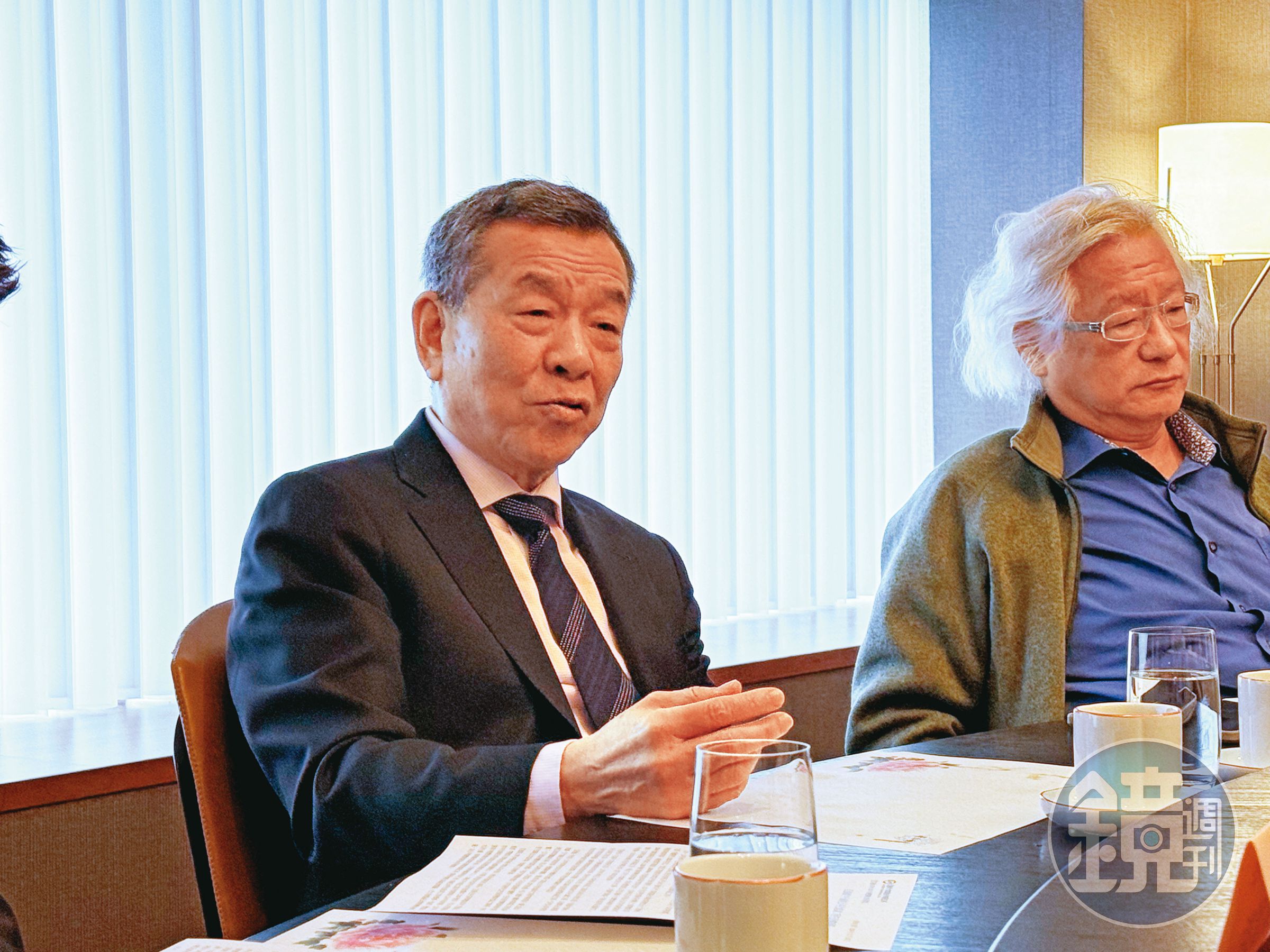 亞通深海管線設計、布建能力獲得台泥、日本業者青睞,成為其發展溫差能的重要幫手。左為亞通董事長呂元瑞、右為亞通總經理龔誠山。(盧佳柔攝)