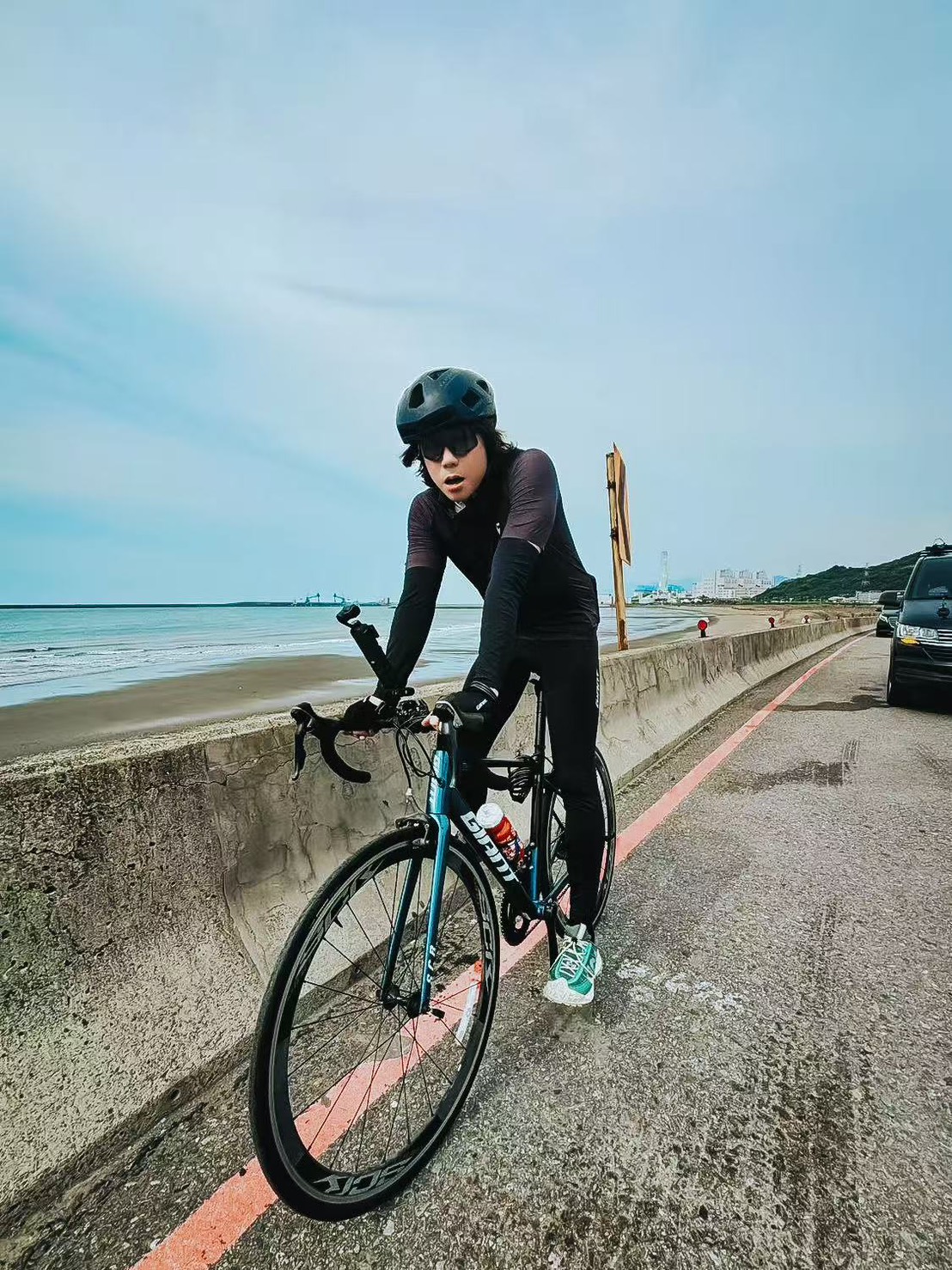 八三夭霸天抽到騎單車南下，提早於8日從八里出發。（不搖就滾提供）