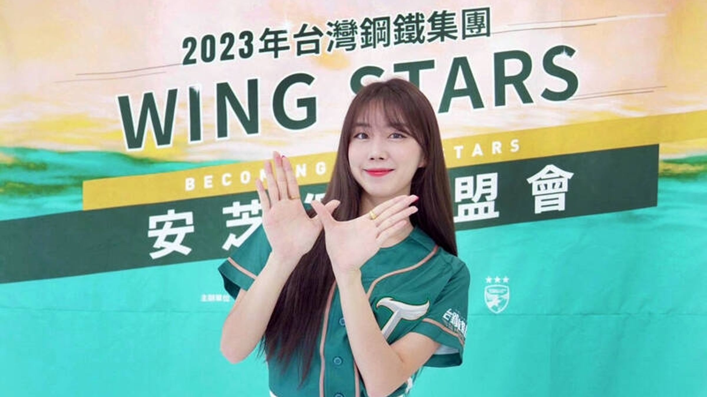 安芝儇重磅加盟台鋼雄鷹啦啦隊。（台鋼雄鷹提供）