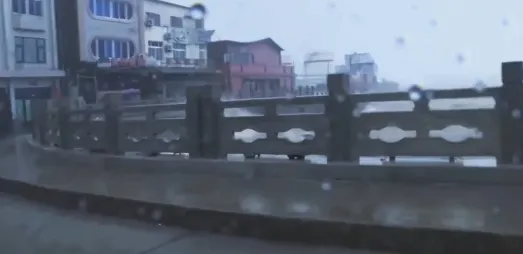 沙德爾今登陸浙江，當地已經有風雨。（翻攝自微博）