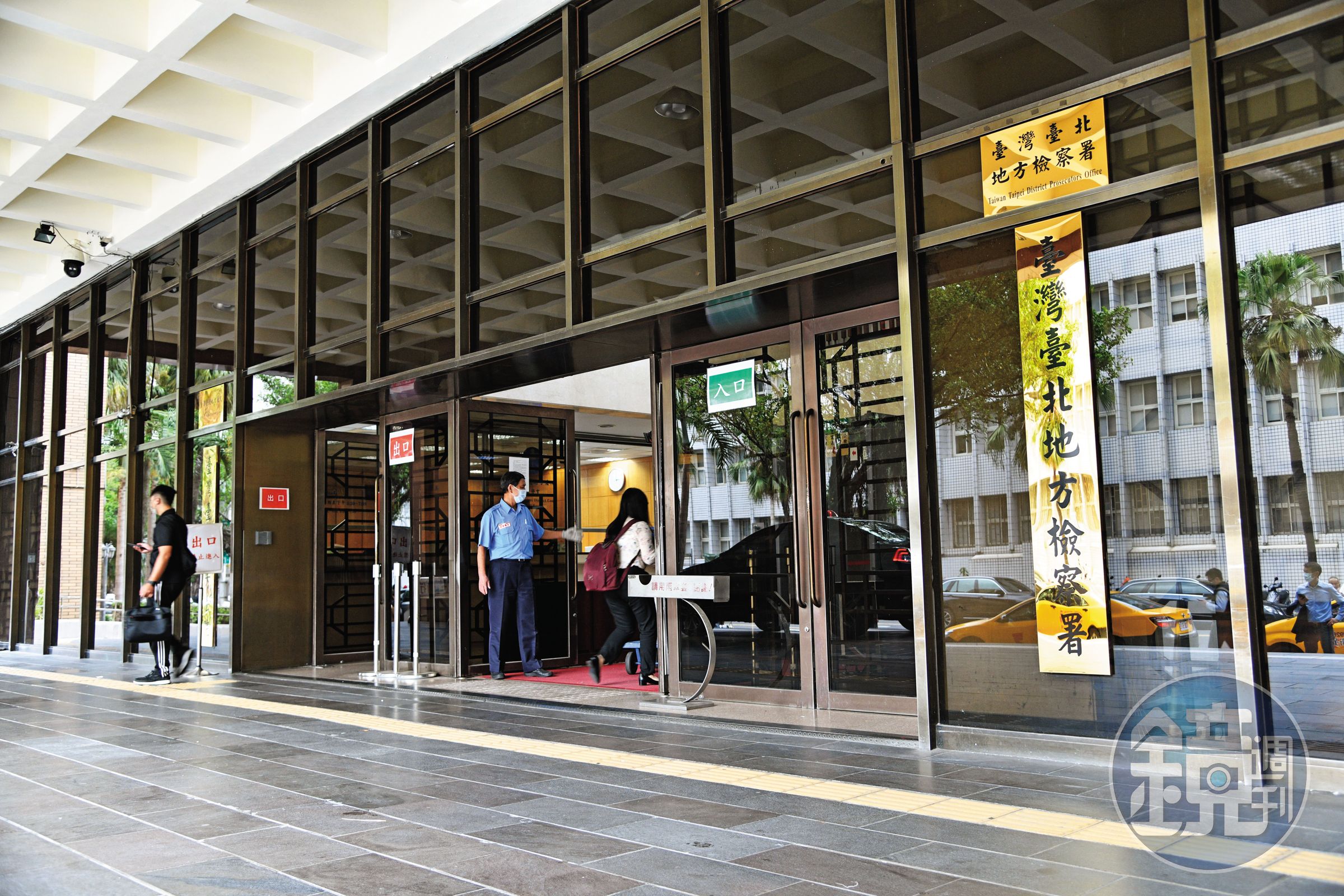 台北地檢署已將李伯道列貪汙罪被告,追查他用特別費買的禮券流向。