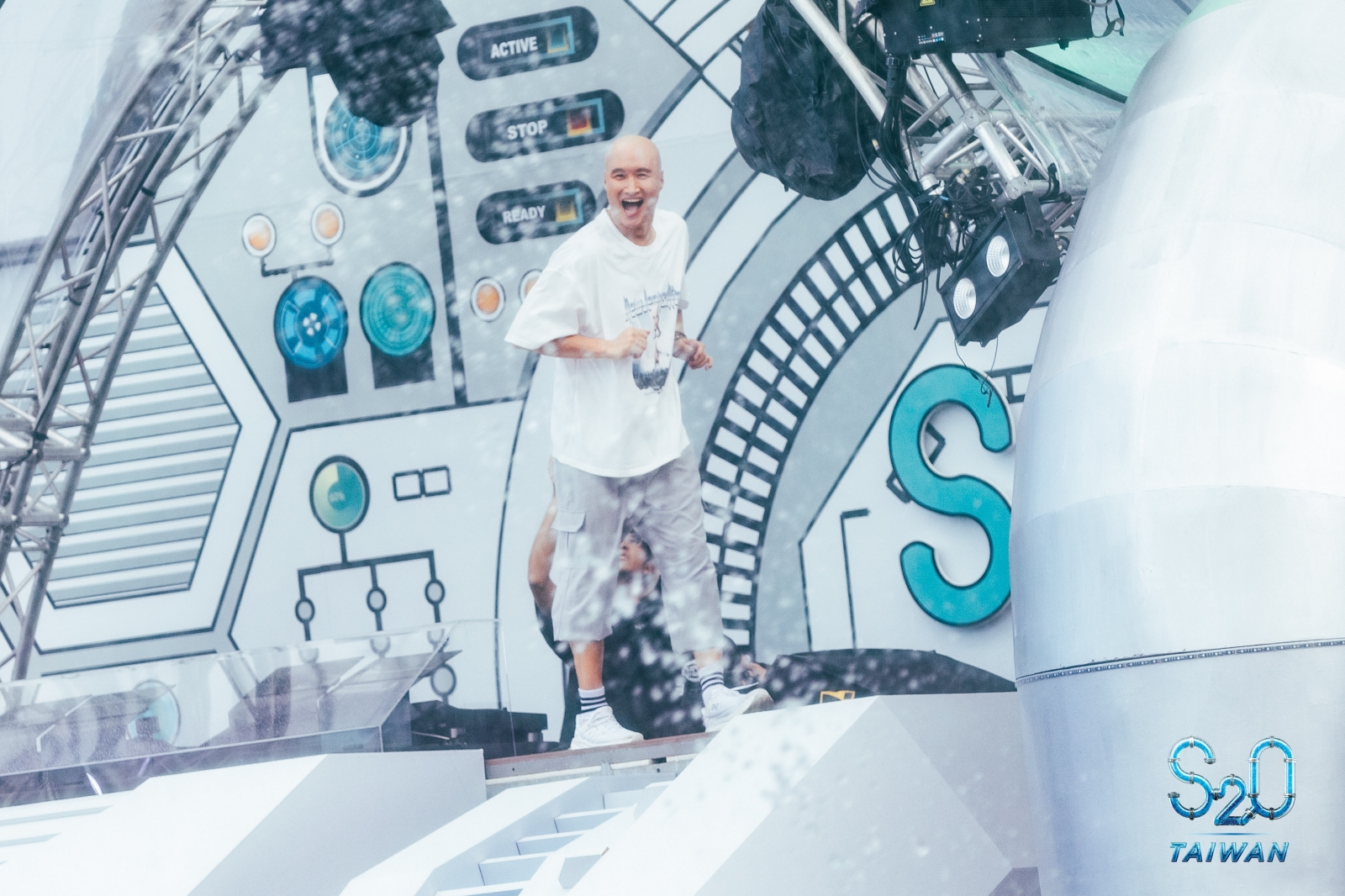 日進大師來台演出，嗨到跳舞引爆歌迷熱情。（S2O提供）