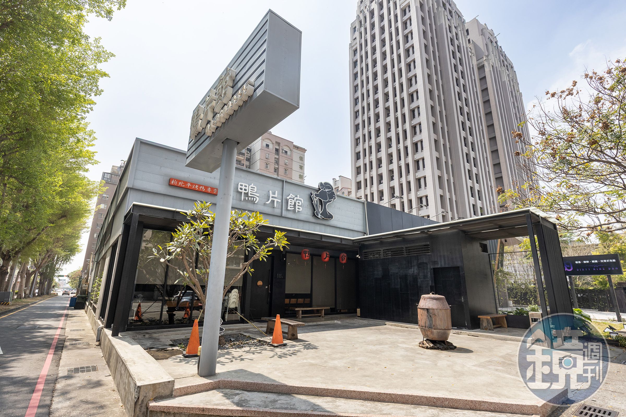 「鴨片館」位於台中南屯,也是台積電董事長魏哲家常光顧的北平料理餐廳。