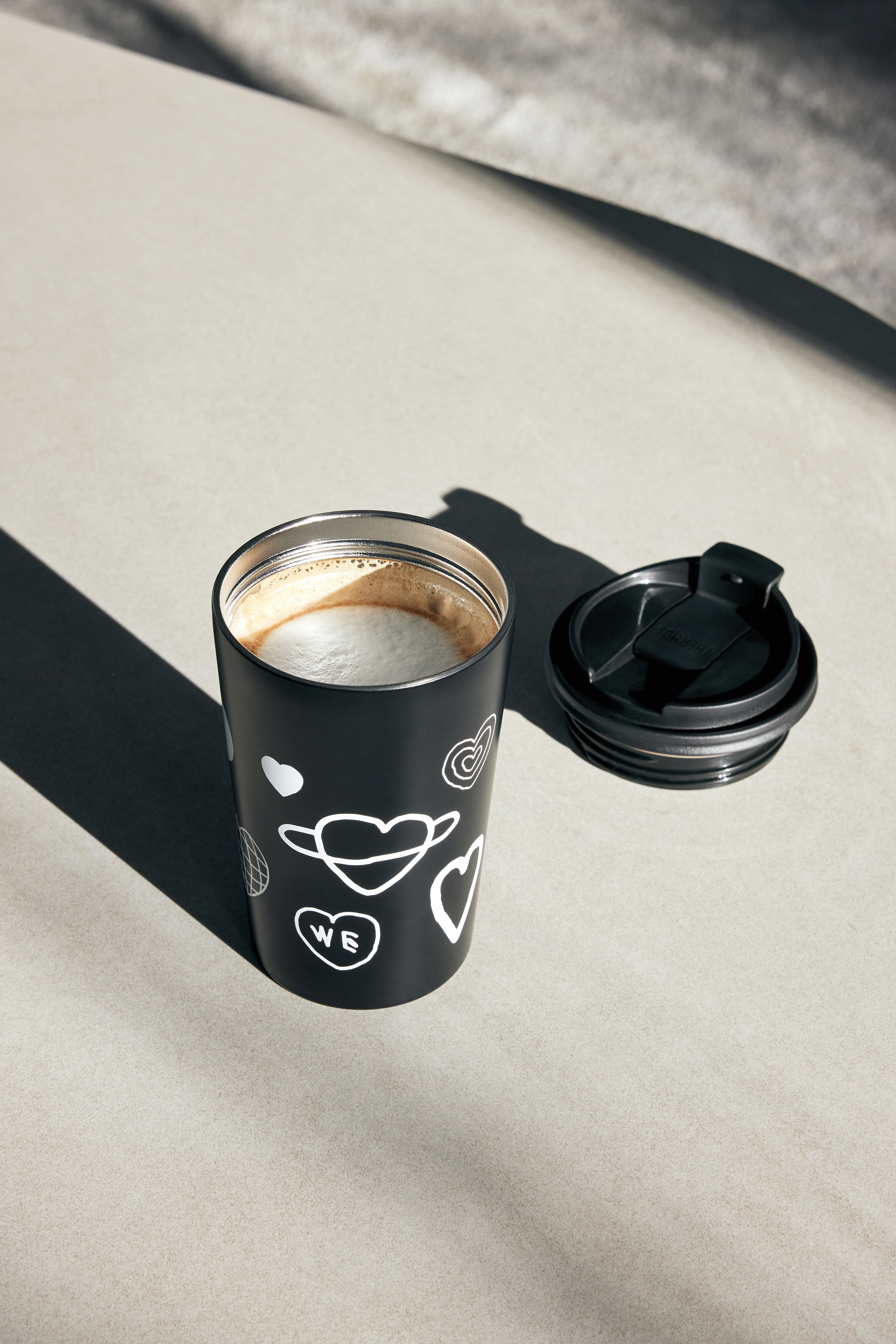 外帶隨行杯。355ml / NT$1,750（皇冠金屬提供）       