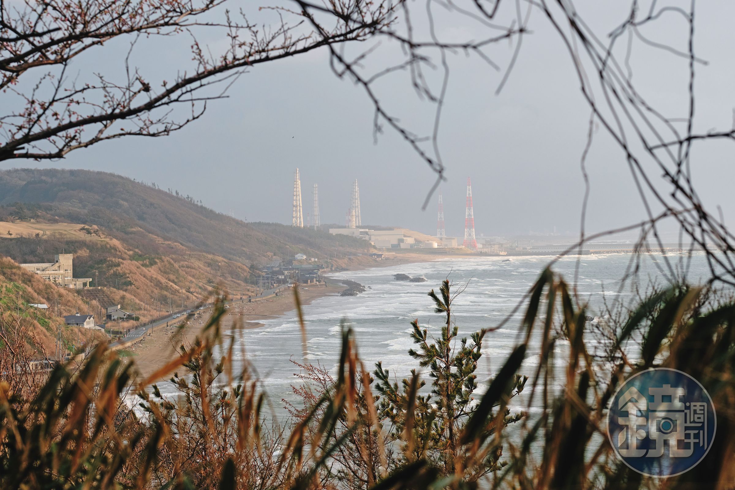 柏崎刈羽核電廠位於新潟縣南邊海岸，電廠裝置容量比台灣3座核電廠加起來還大。