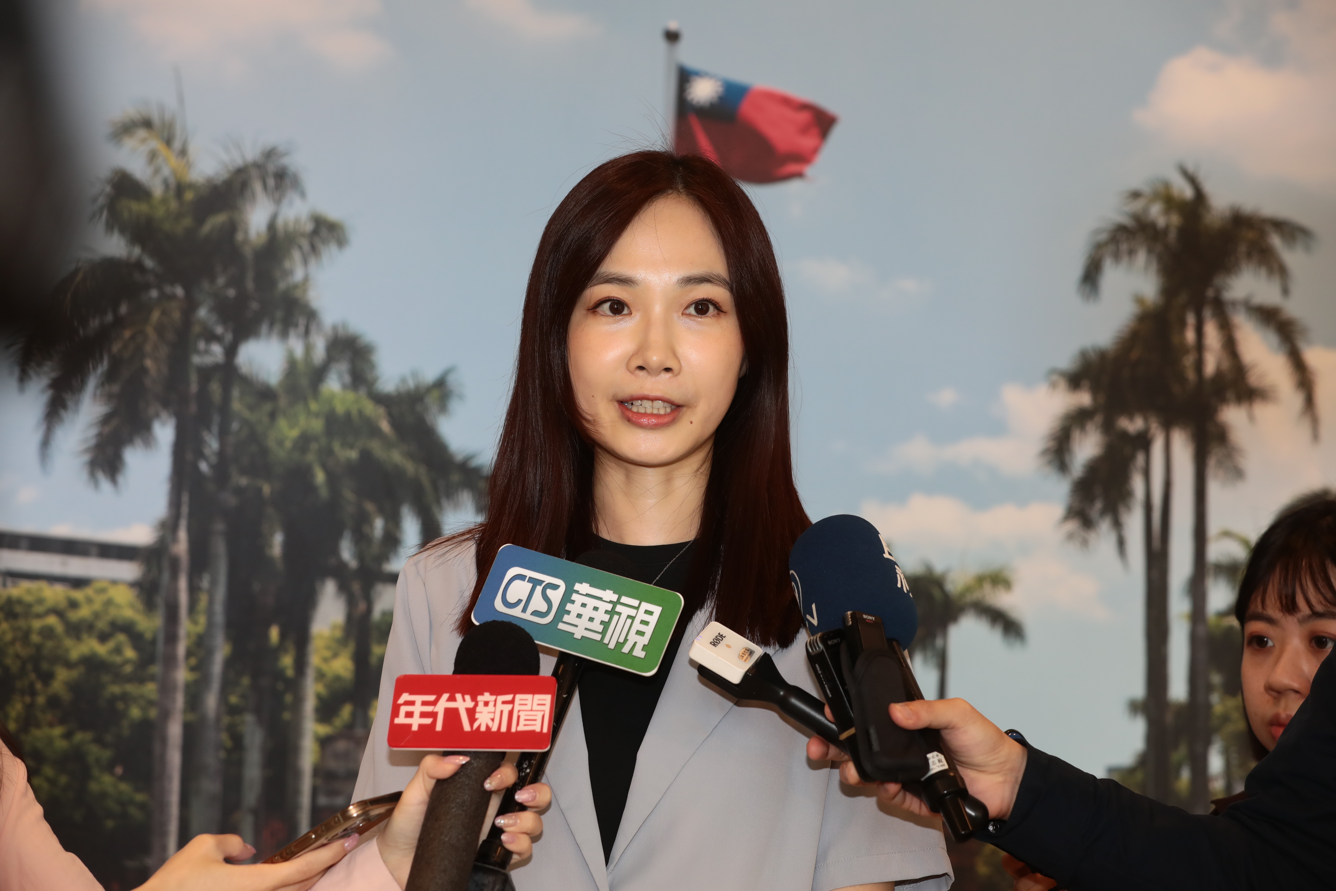 楊寶楨提到有打算角逐台中市東南選區角逐市議員選舉，並透露不排除會脫黨參選，「或許5月底之前可以給大家答案」。（鏡報林煒凱攝）