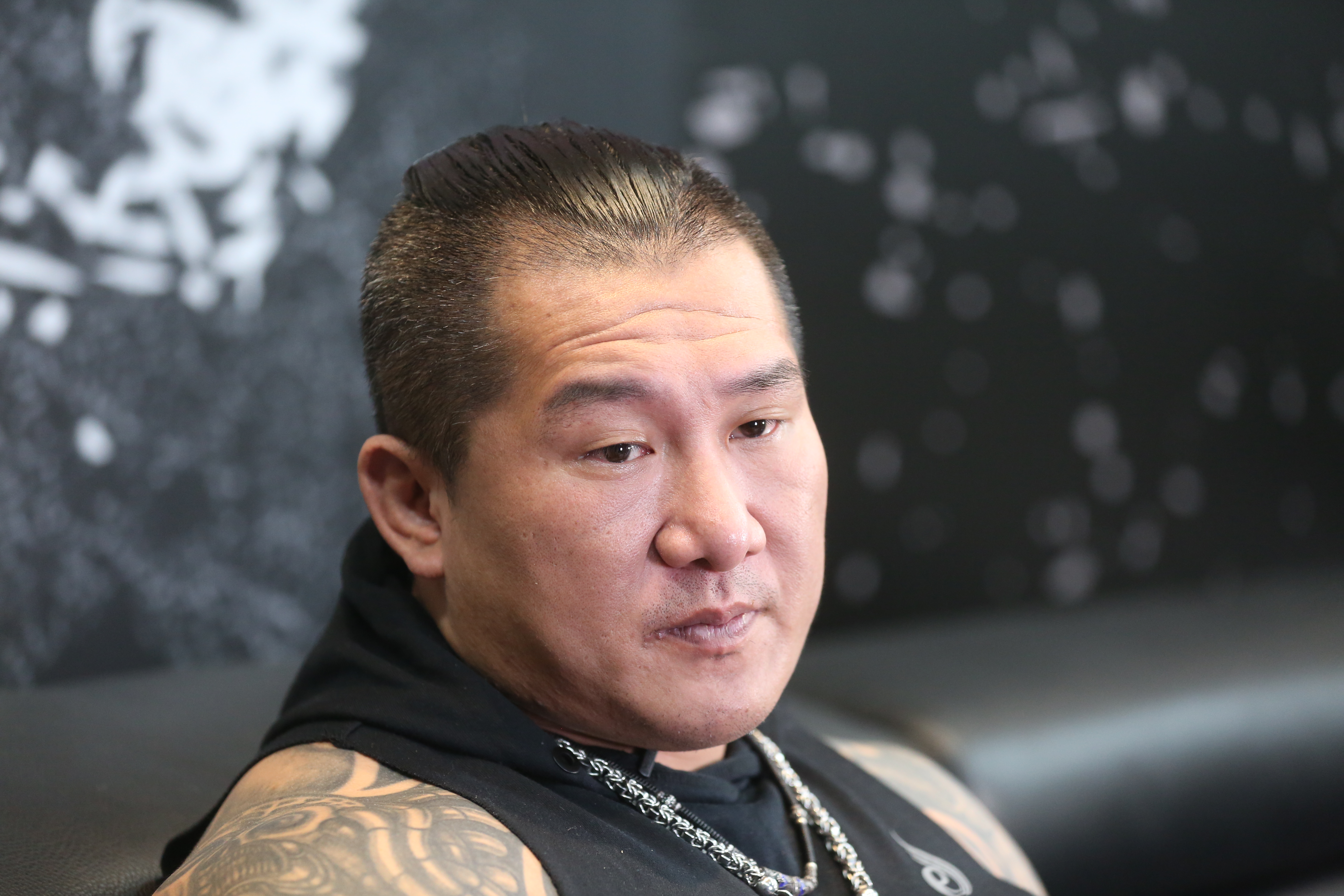 館長陳之漢今天下午現身桃園機場準備搭機，他還談到近日的大罷免議題。（本刊資料照）