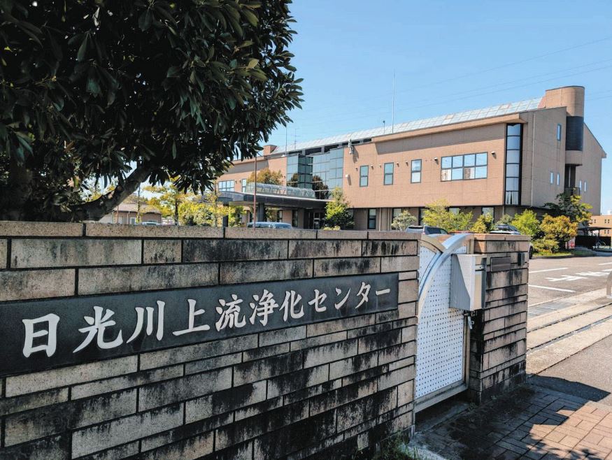 愛知縣稻澤市日光川上流淨化中心在作業過程中，發現了一具性別不明的嬰兒遺體。（翻攝自中日新聞）